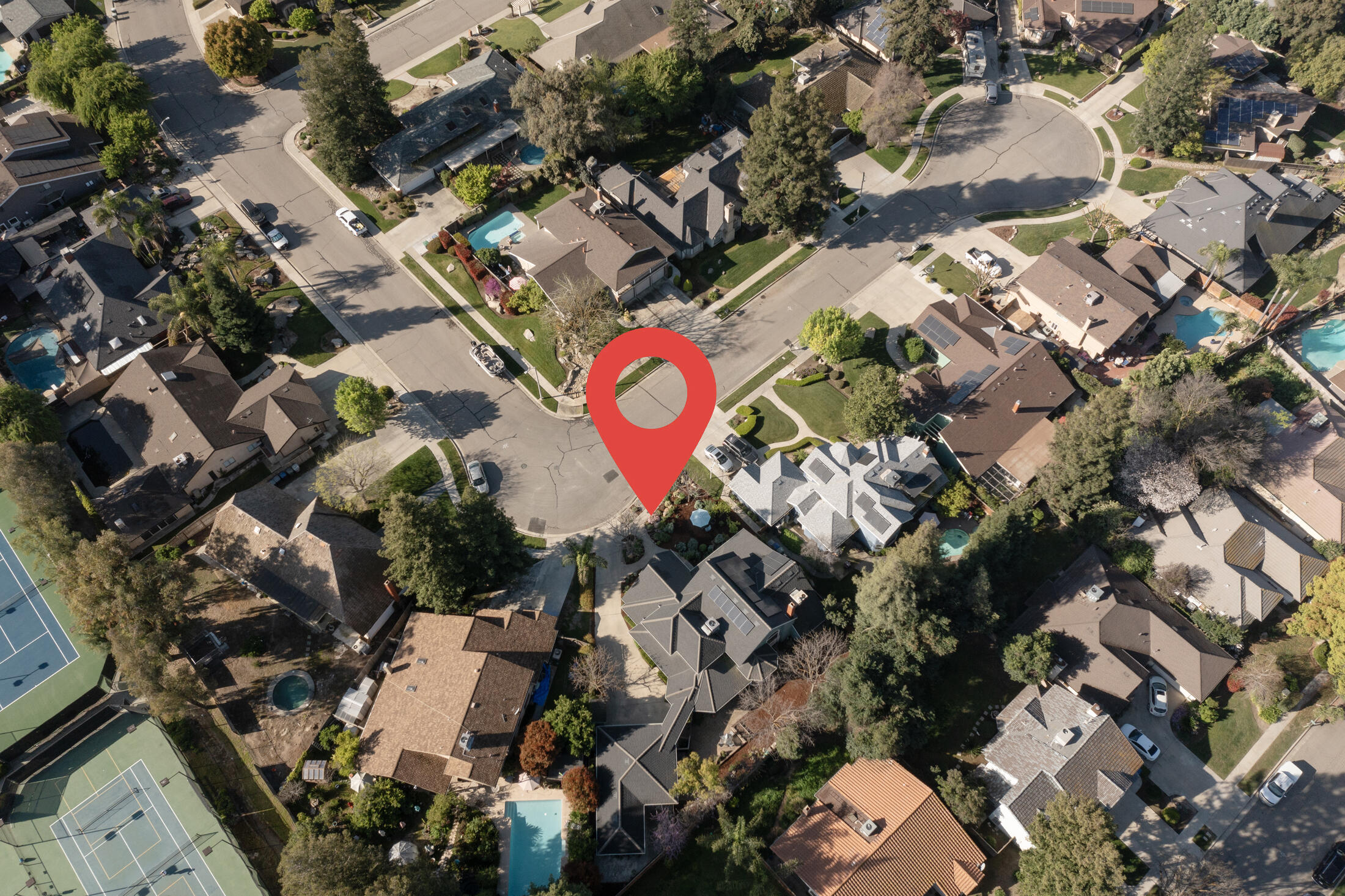 3900 W Allen Ct, Visalia, CA 93291