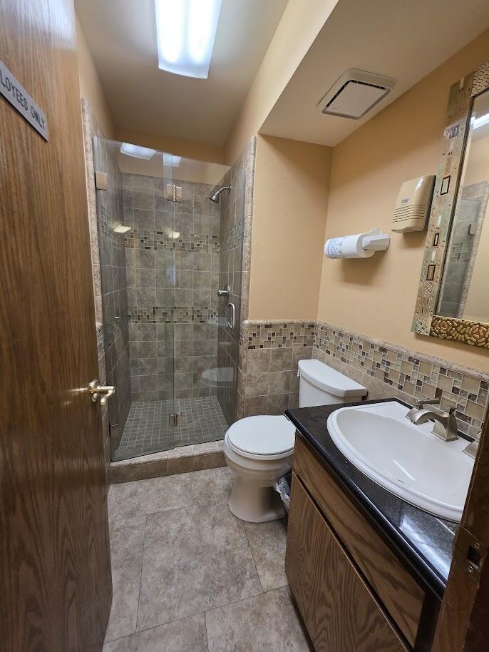 1644 S Court St, Visalia, CA 93277