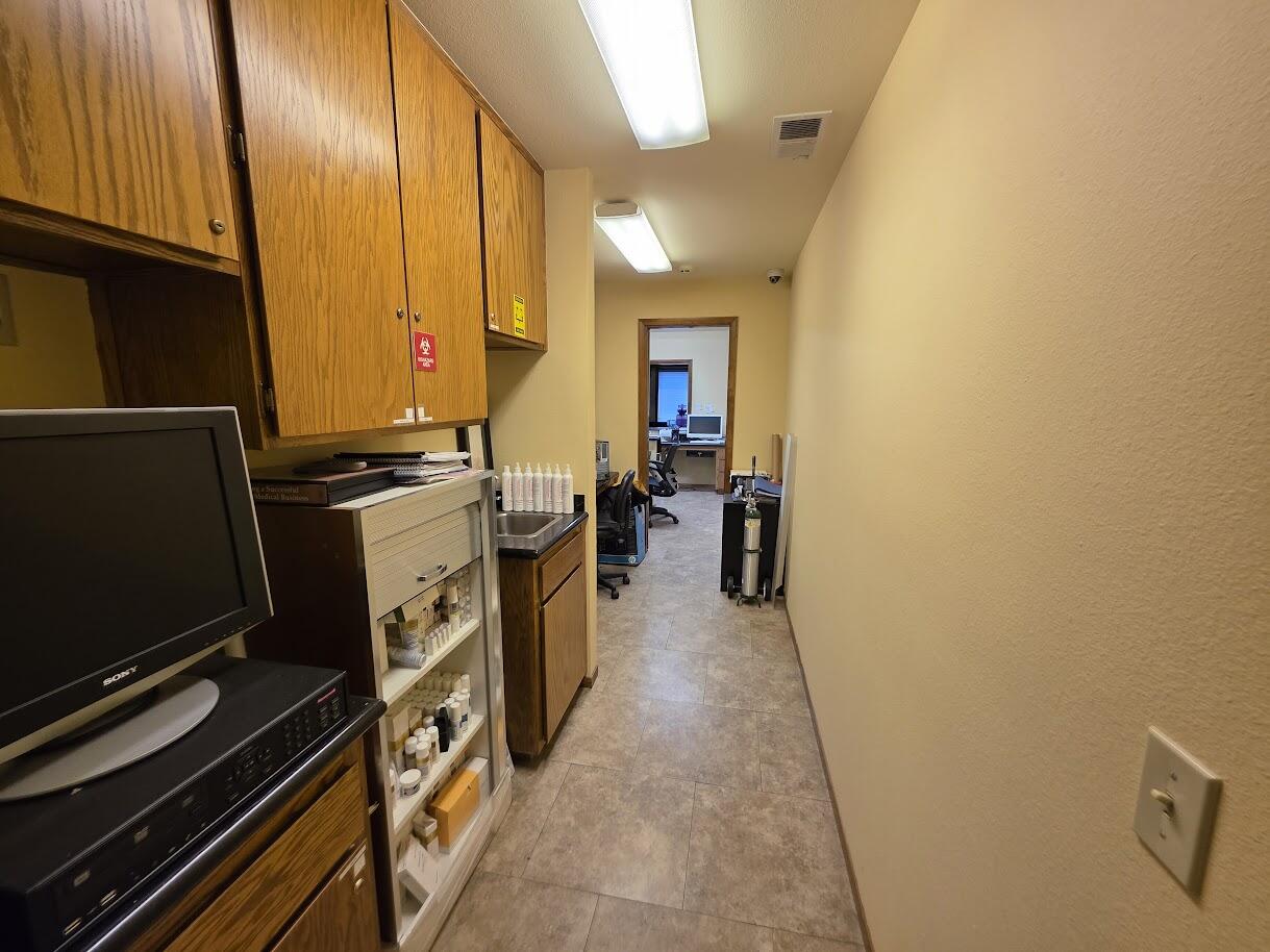 1644 S Court St, Visalia, CA 93277