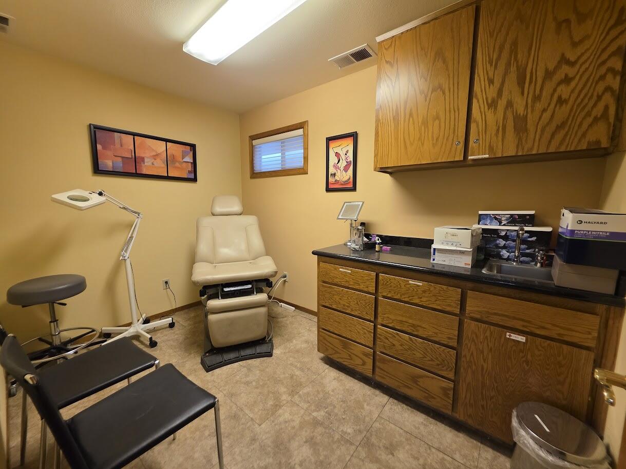 1644 S Court St, Visalia, CA 93277