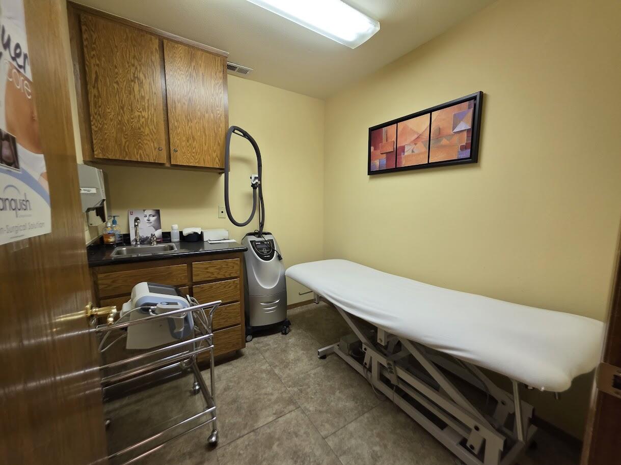 1644 S Court St, Visalia, CA 93277