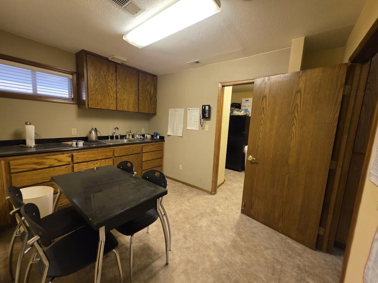 1644 S Court St, Visalia, CA 93277