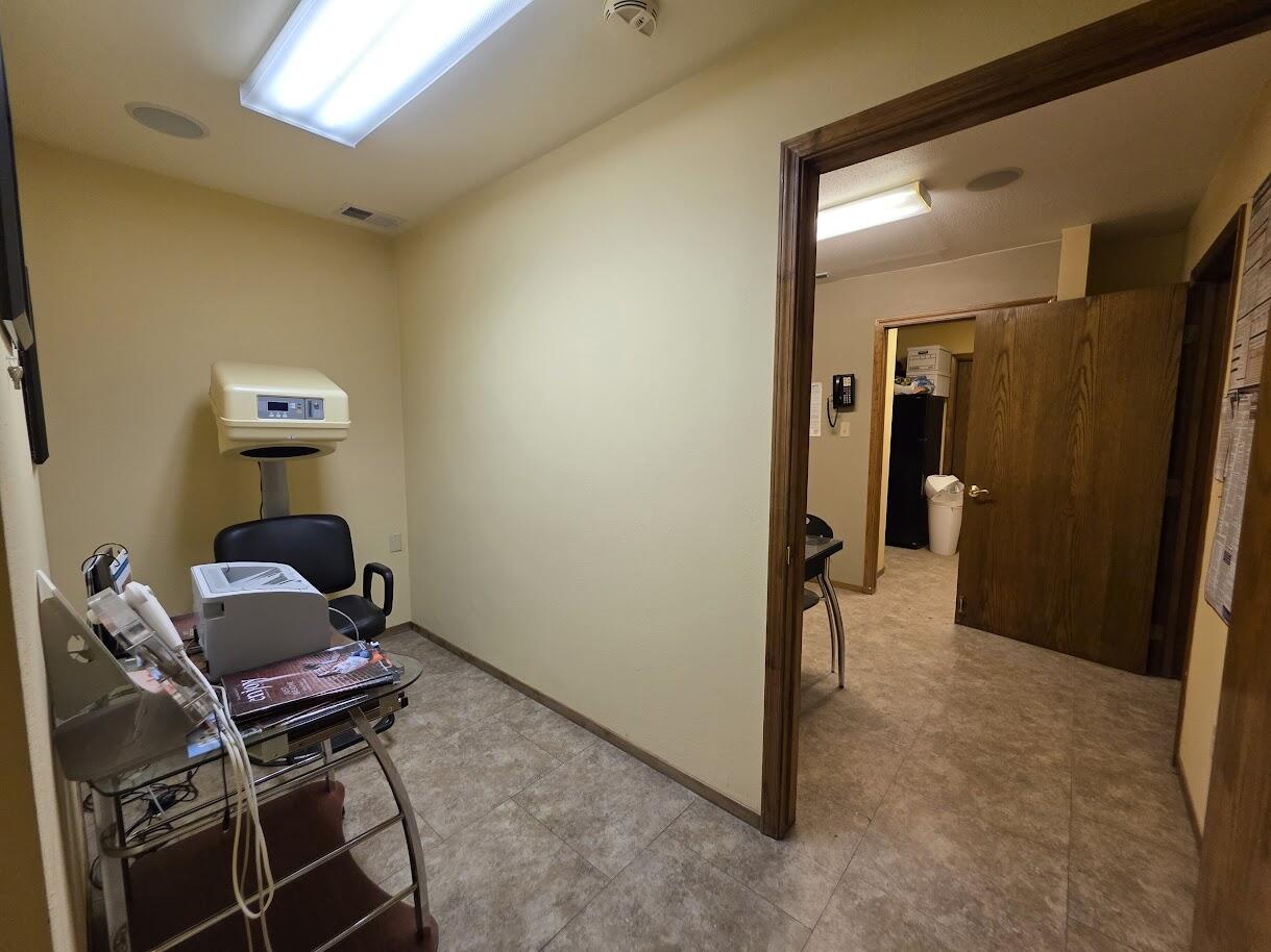 1644 S Court St, Visalia, CA 93277