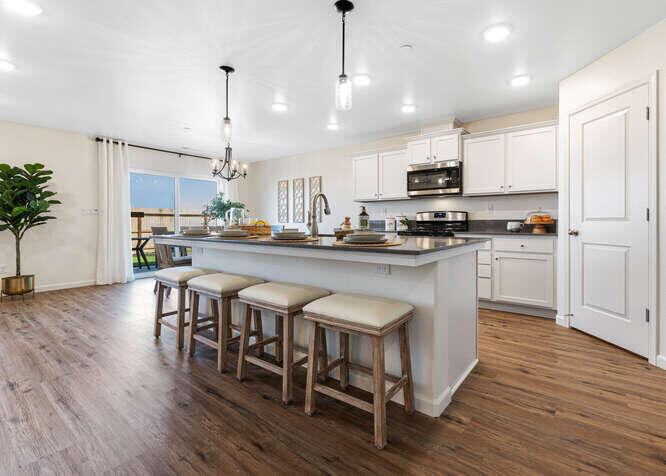 7041 Oriole Ave, Visalia, CA 93291