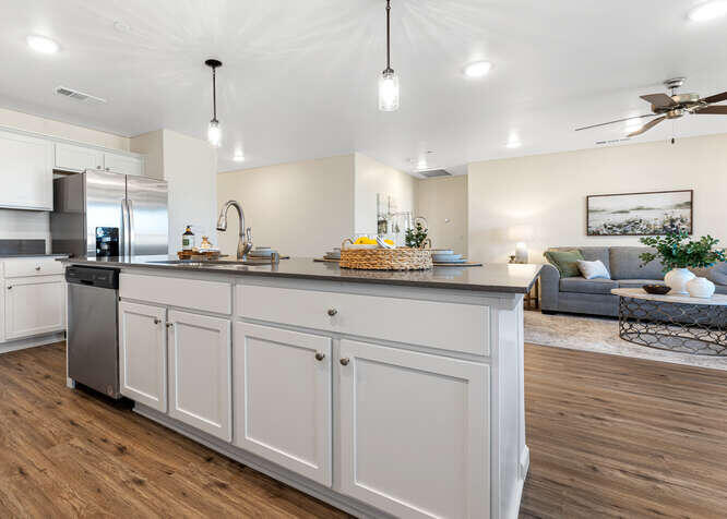 7041 Oriole Ave, Visalia, CA 93291