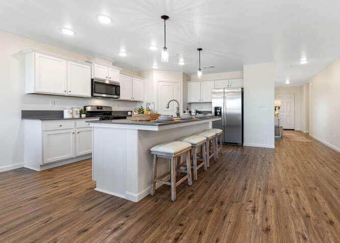 7041 Oriole Ave, Visalia, CA 93291