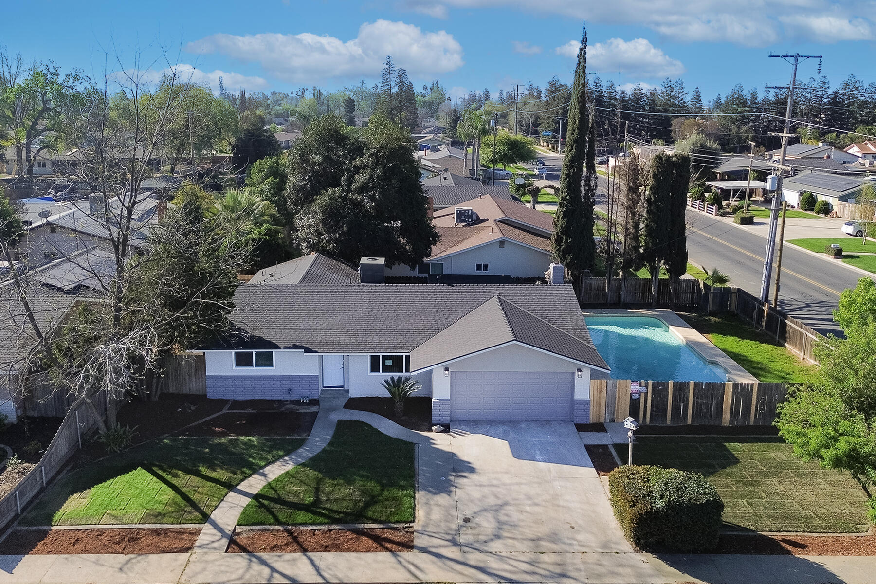 123 E Berkeley Ave, Tulare, CA 93274