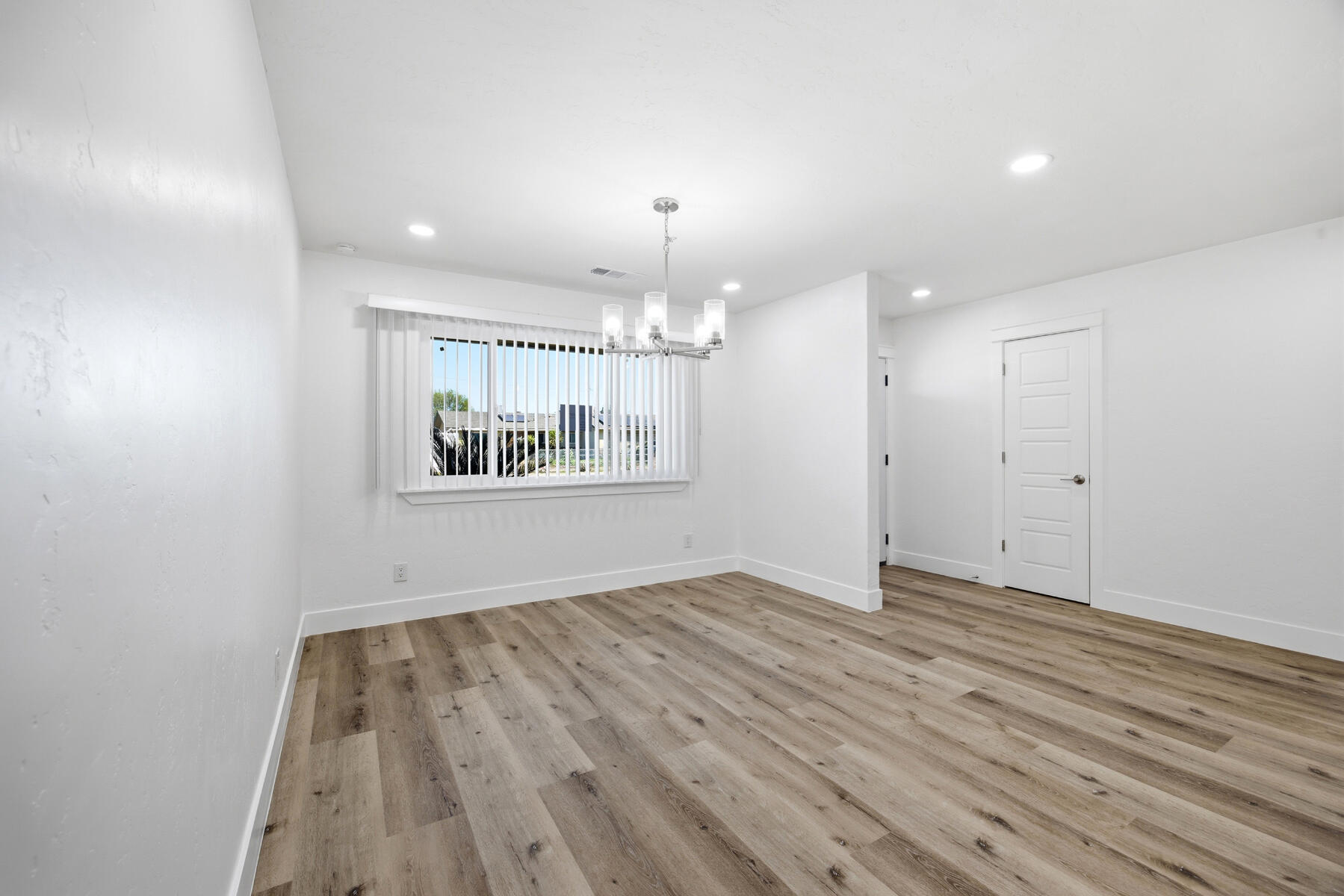 123 E Berkeley Ave, Tulare, CA 93274