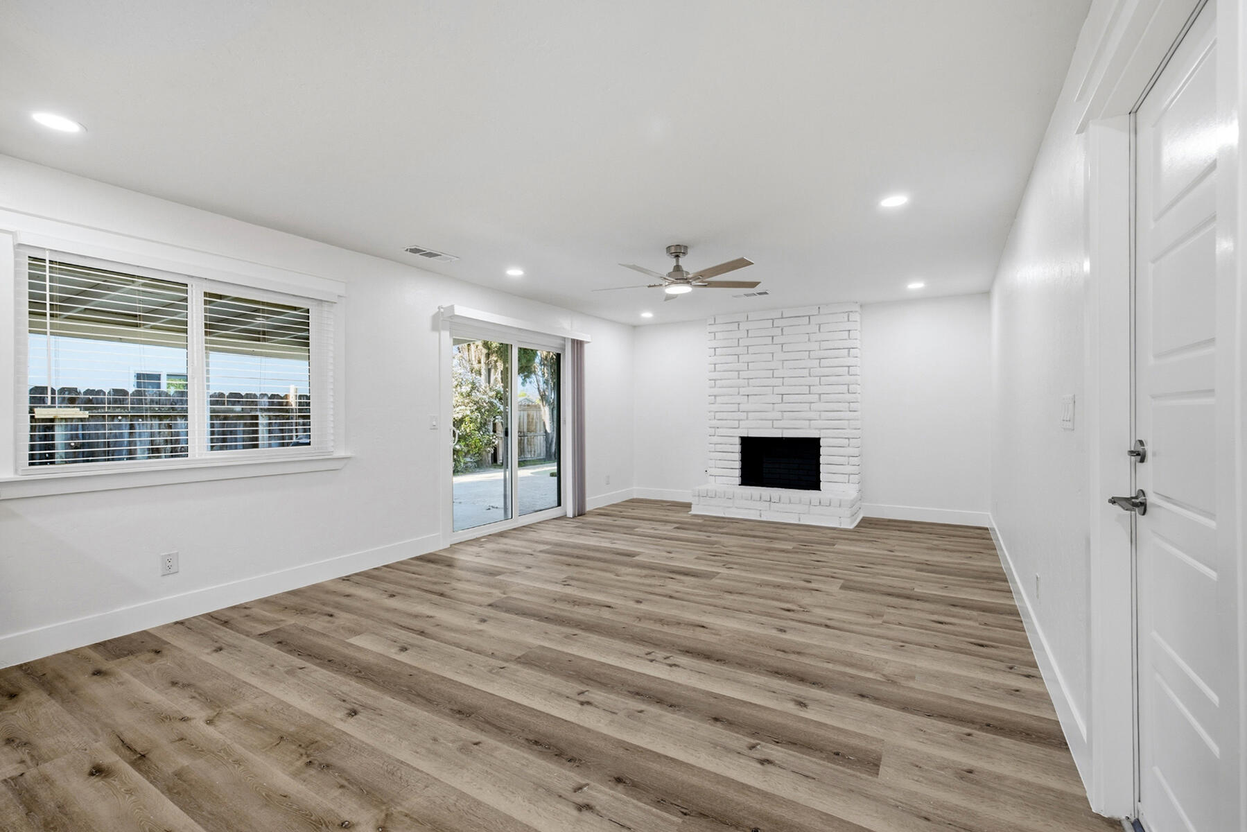 123 E Berkeley Ave, Tulare, CA 93274