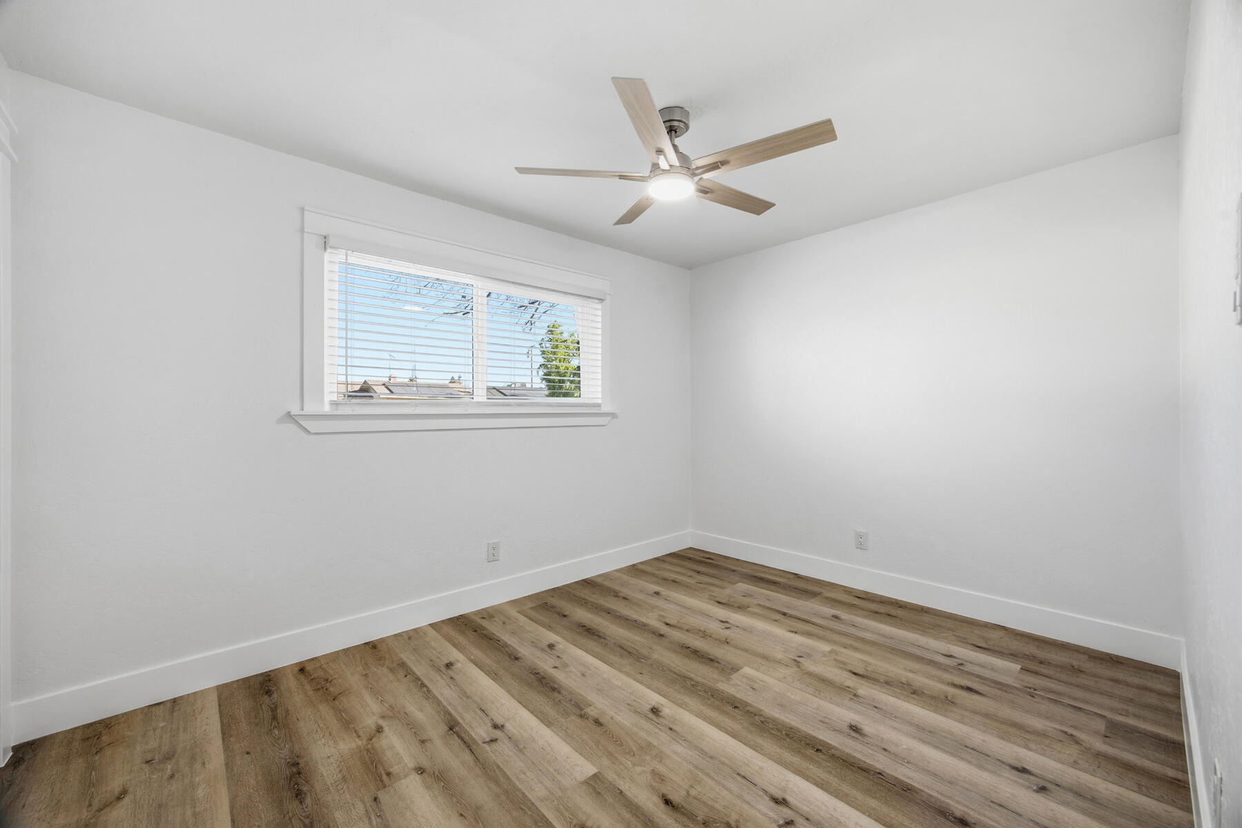 123 E Berkeley Ave, Tulare, CA 93274