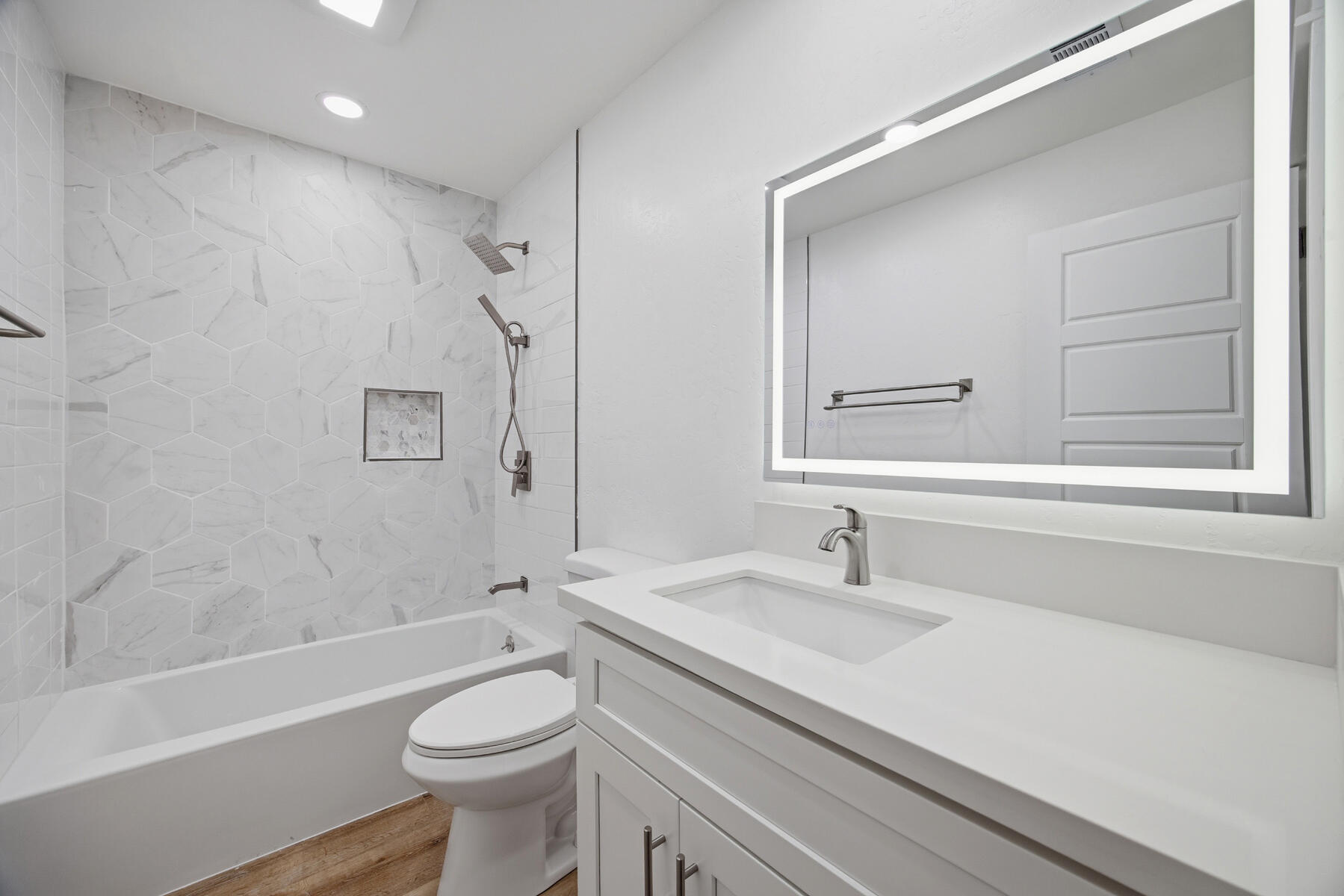 123 E Berkeley Ave, Tulare, CA 93274