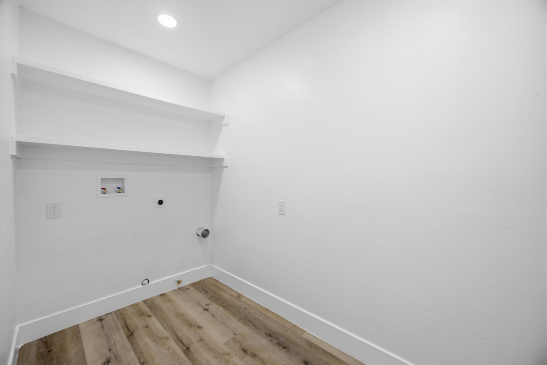 123 E Berkeley Ave, Tulare, CA 93274