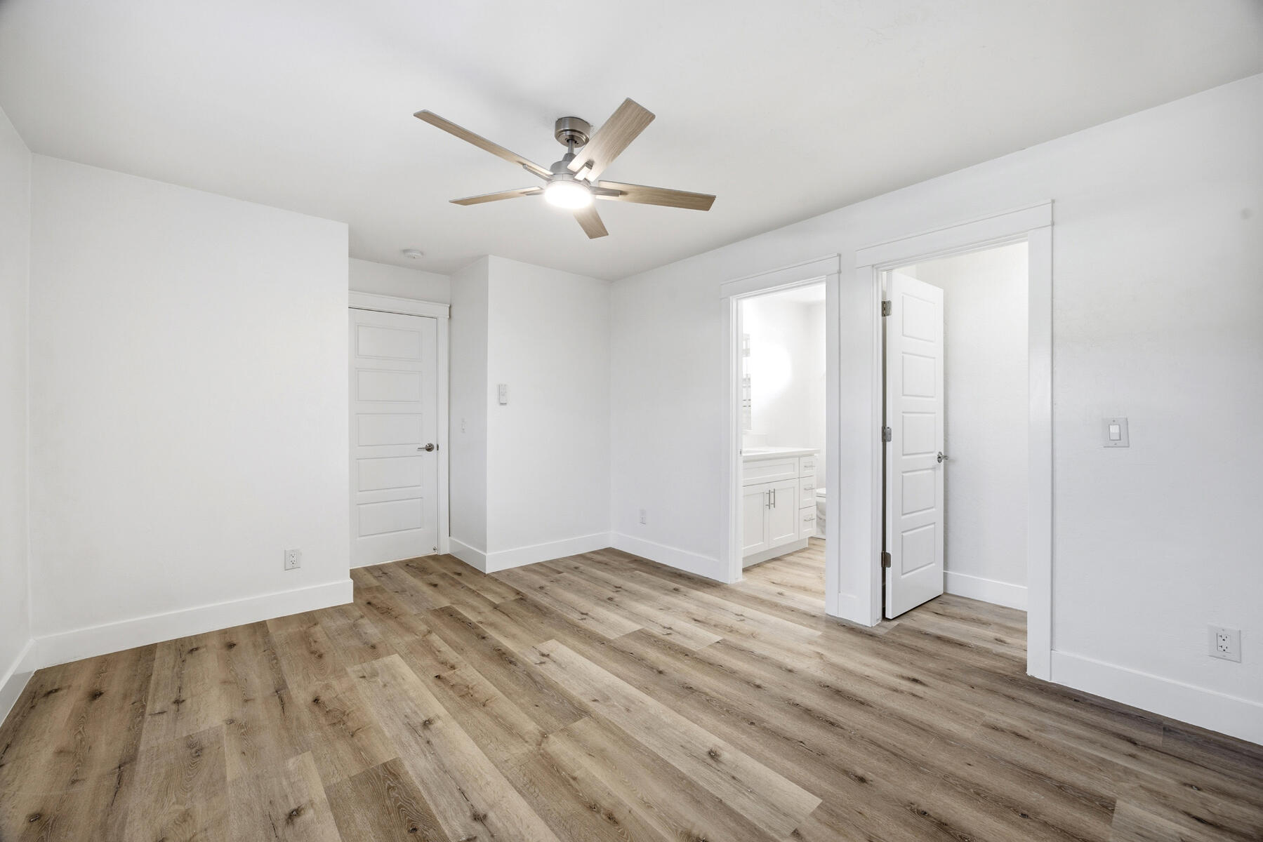 123 E Berkeley Ave, Tulare, CA 93274