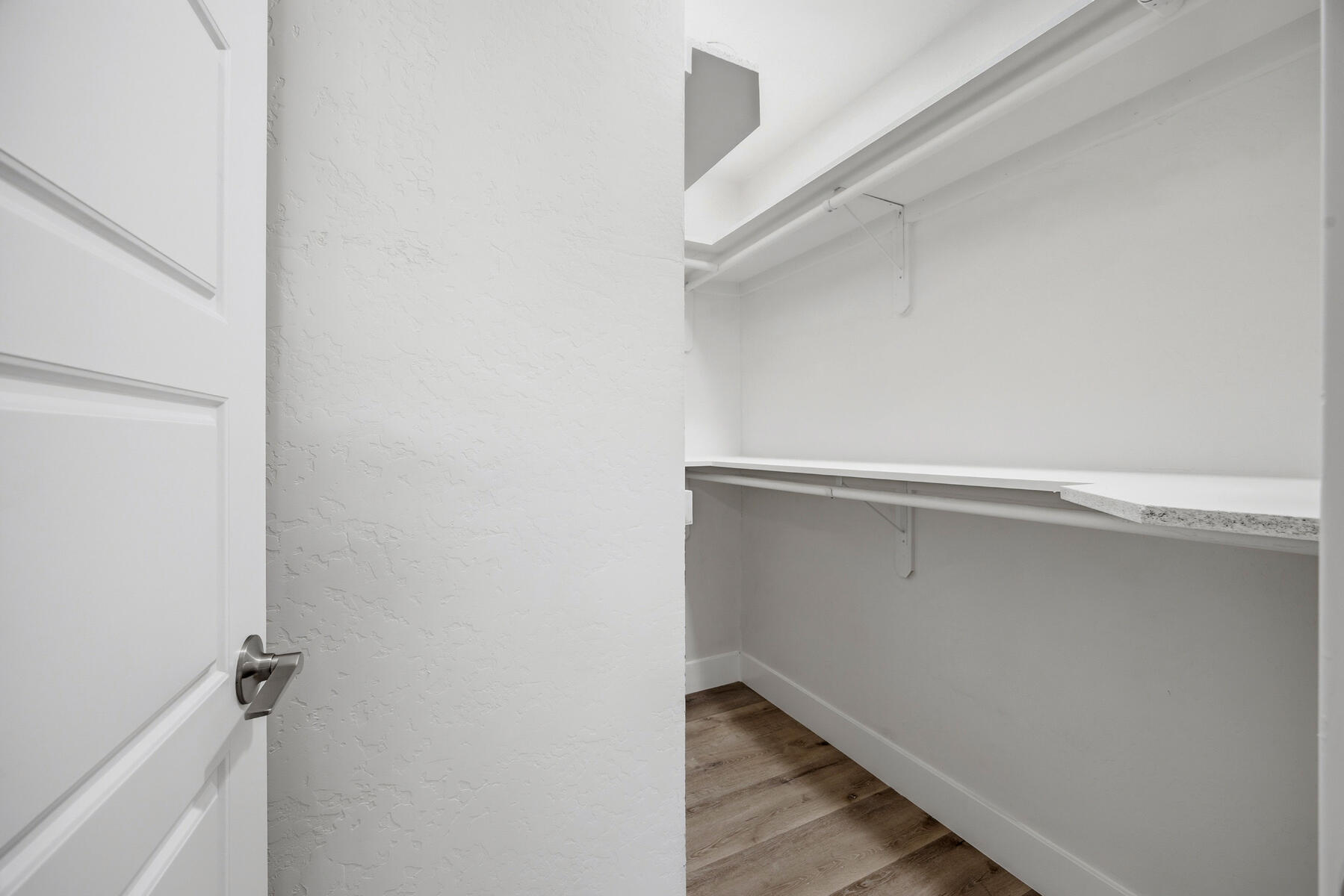 123 E Berkeley Ave, Tulare, CA 93274