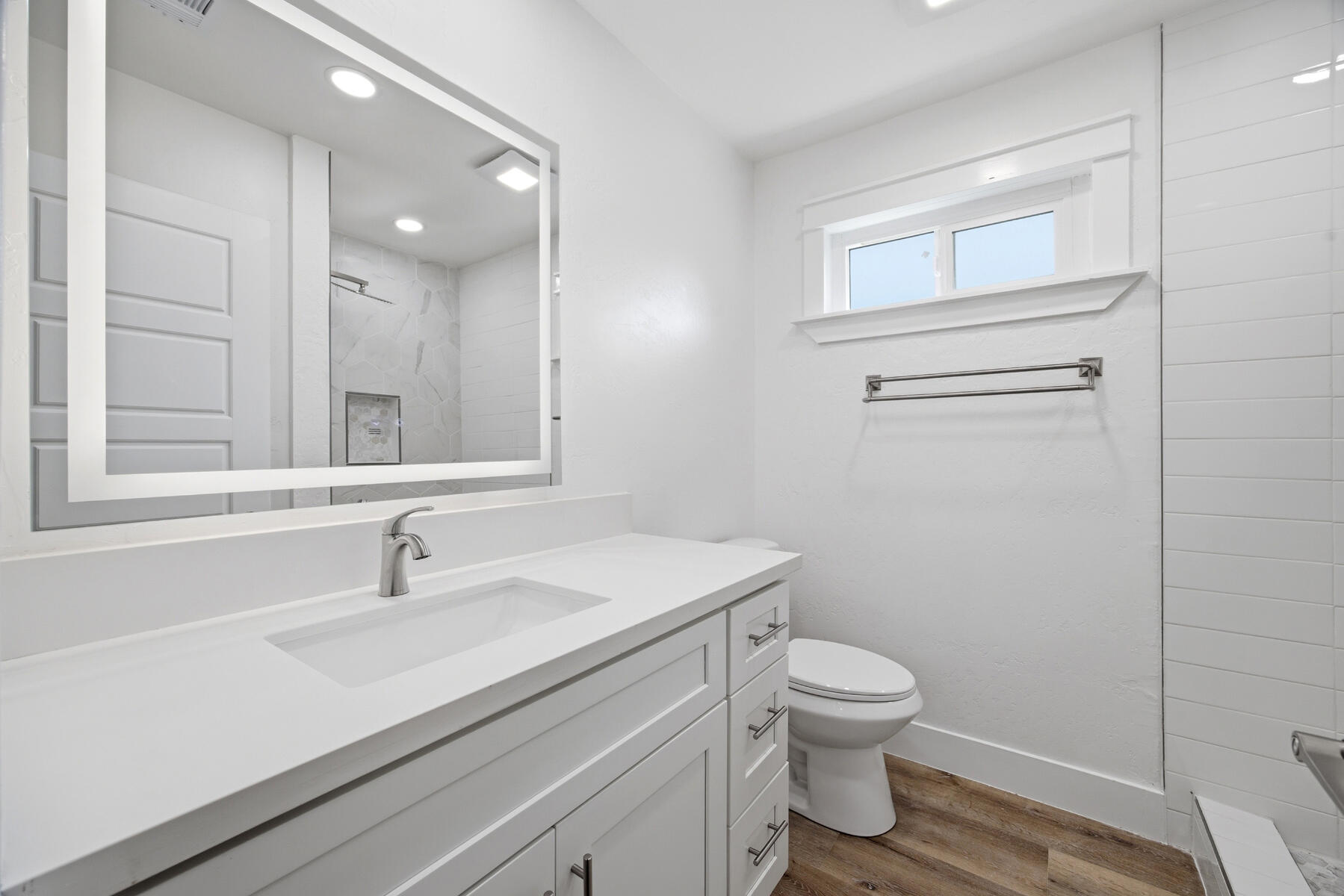 123 E Berkeley Ave, Tulare, CA 93274