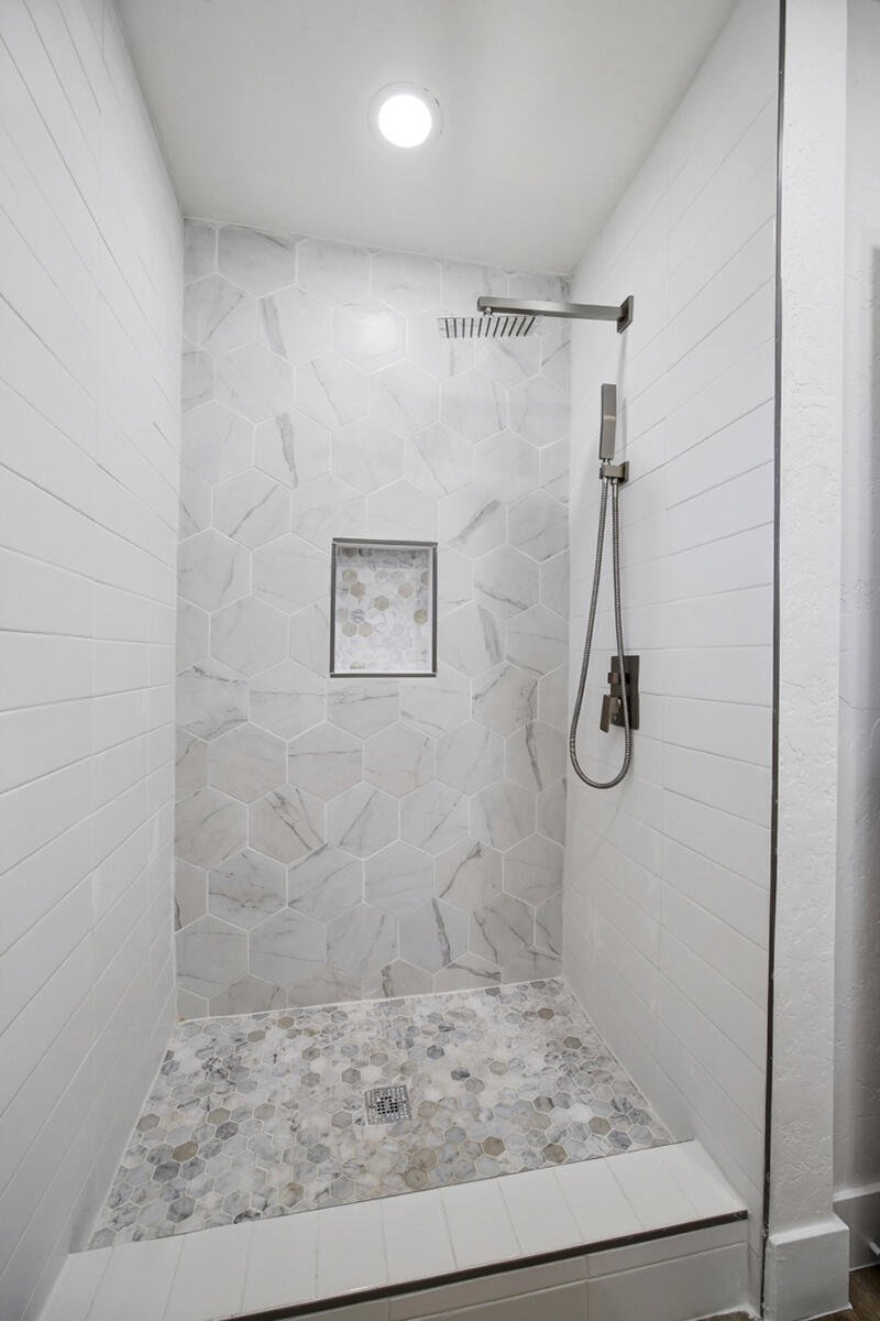 123 E Berkeley Ave, Tulare, CA 93274