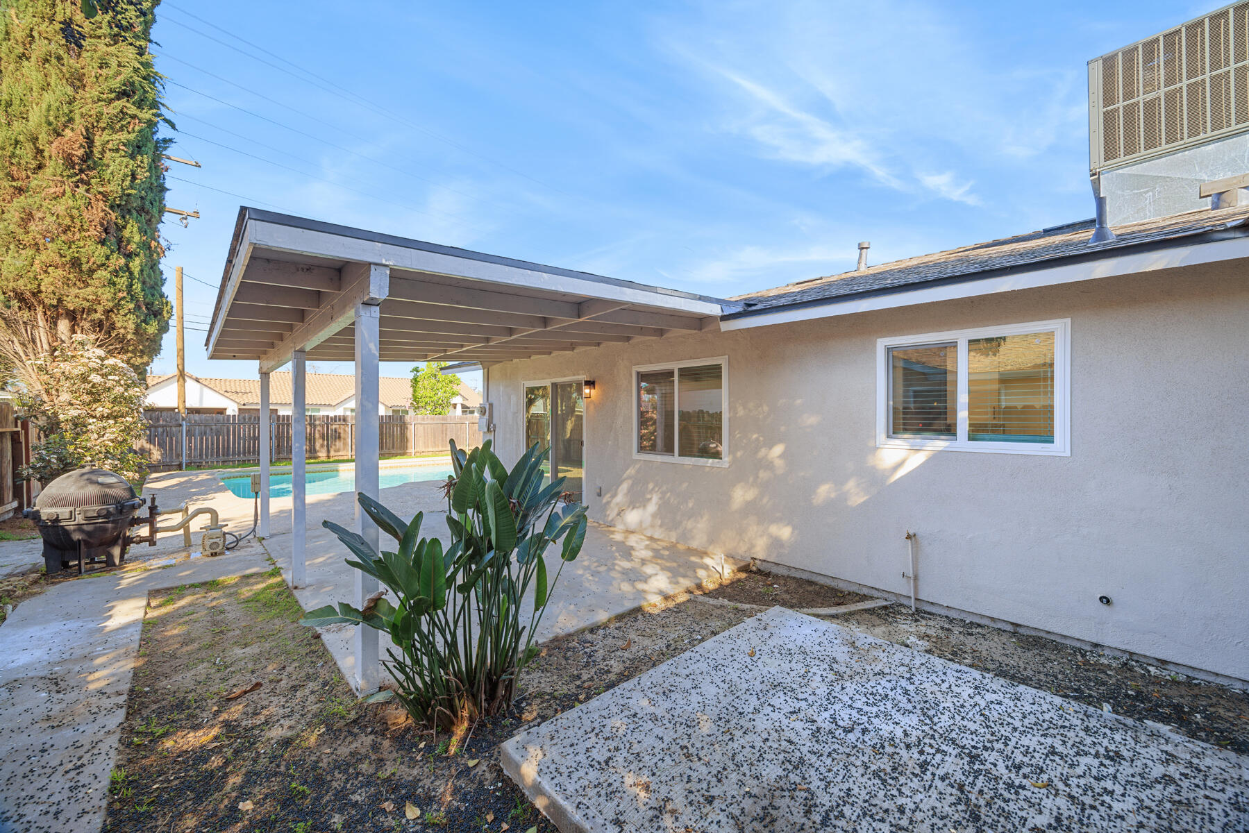 123 E Berkeley Ave, Tulare, CA 93274