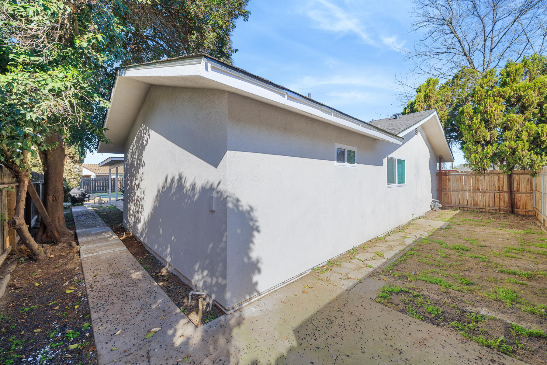 123 E Berkeley Ave, Tulare, CA 93274