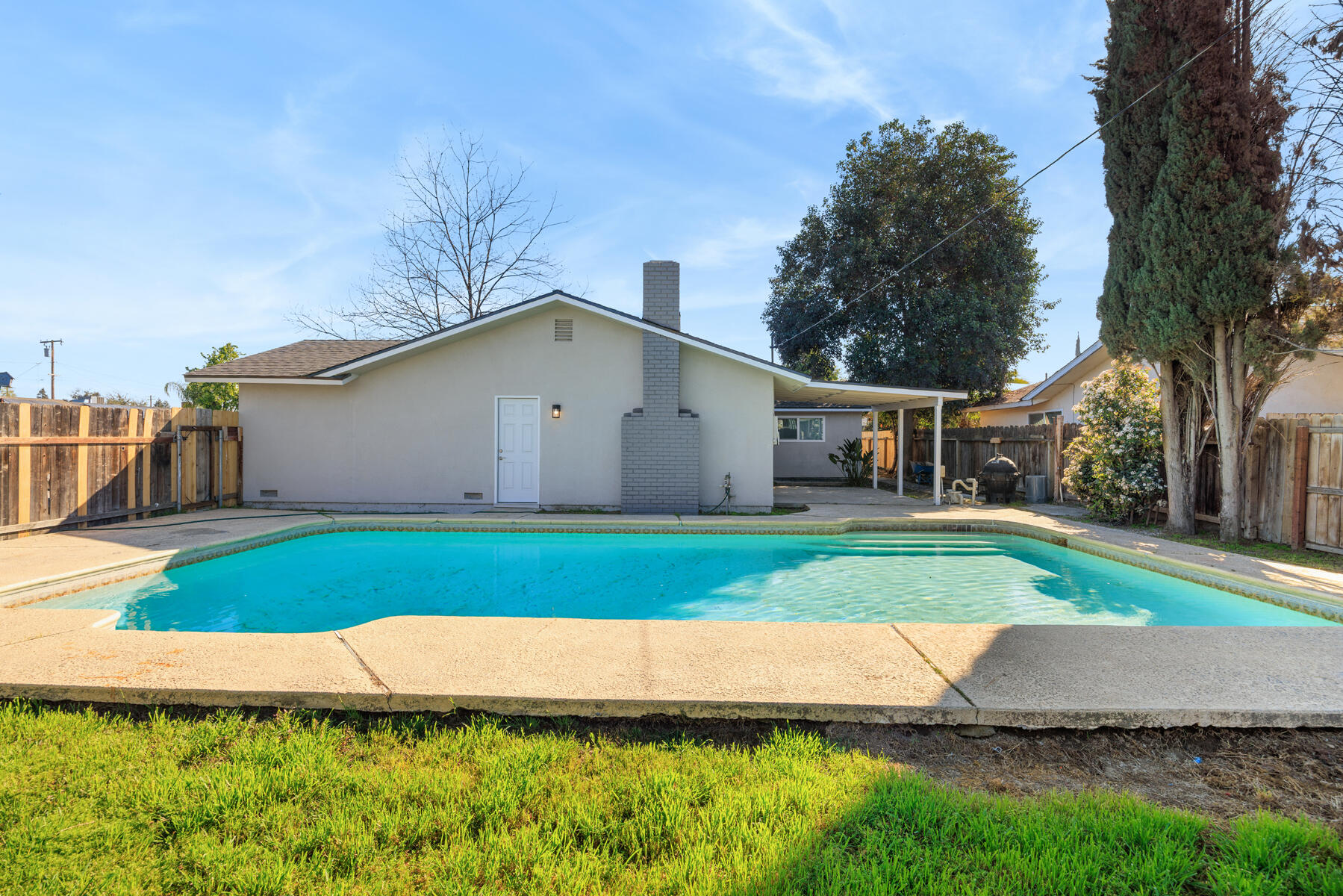 123 E Berkeley Ave, Tulare, CA 93274