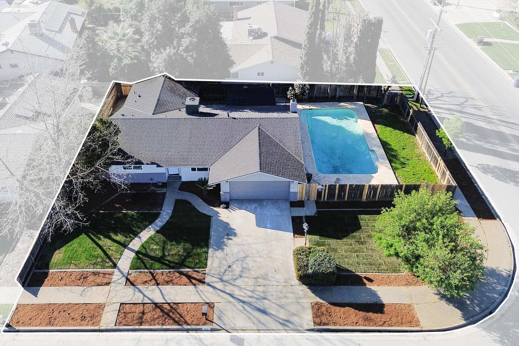 123 E Berkeley Ave, Tulare, CA 93274