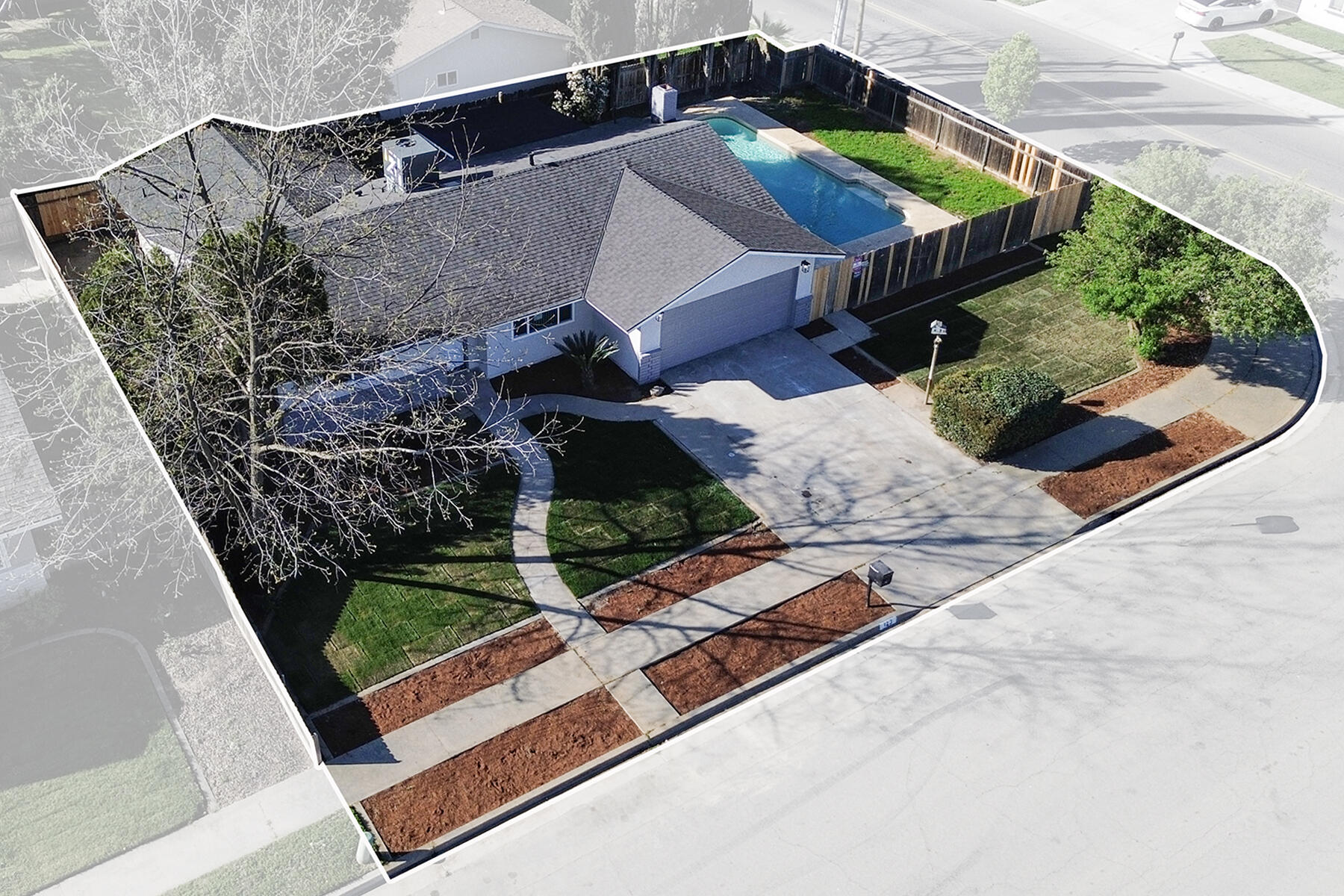 123 E Berkeley Ave, Tulare, CA 93274