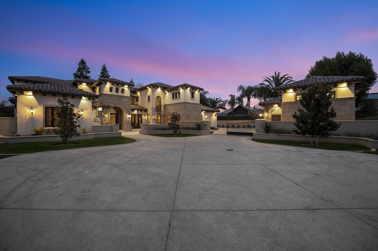 1742 N Pratos St, Visalia, CA 93291