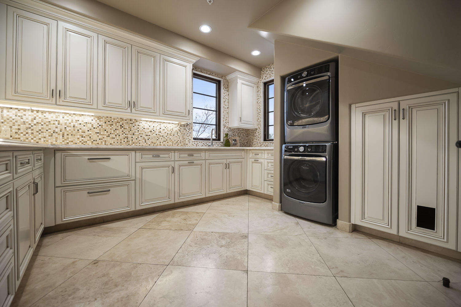 1742 N Pratos St, Visalia, CA 93291