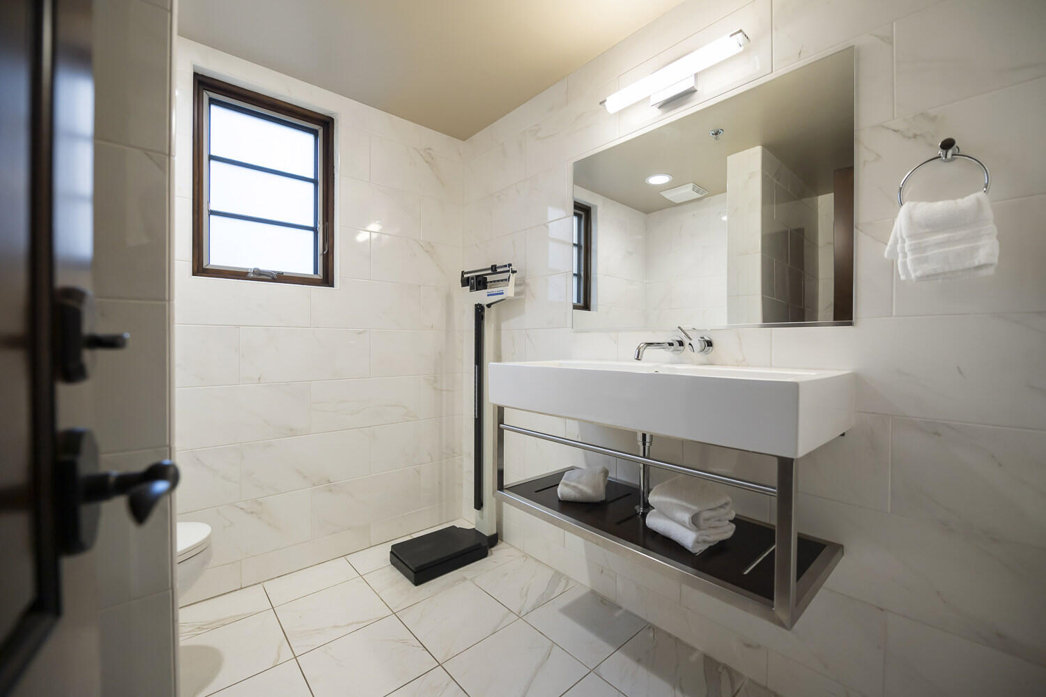 1742 N Pratos St, Visalia, CA 93291