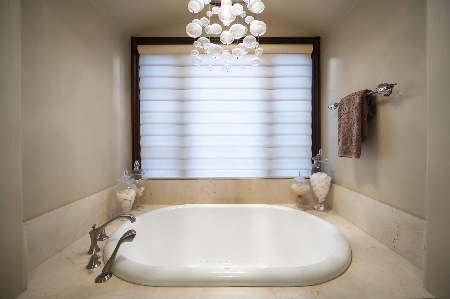 1742 N Pratos St, Visalia, CA 93291