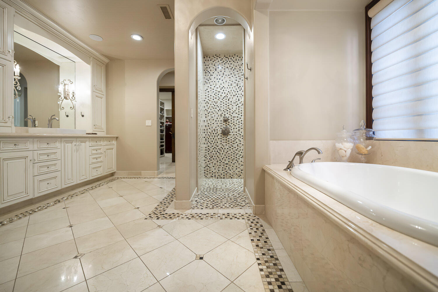 1742 N Pratos St, Visalia, CA 93291