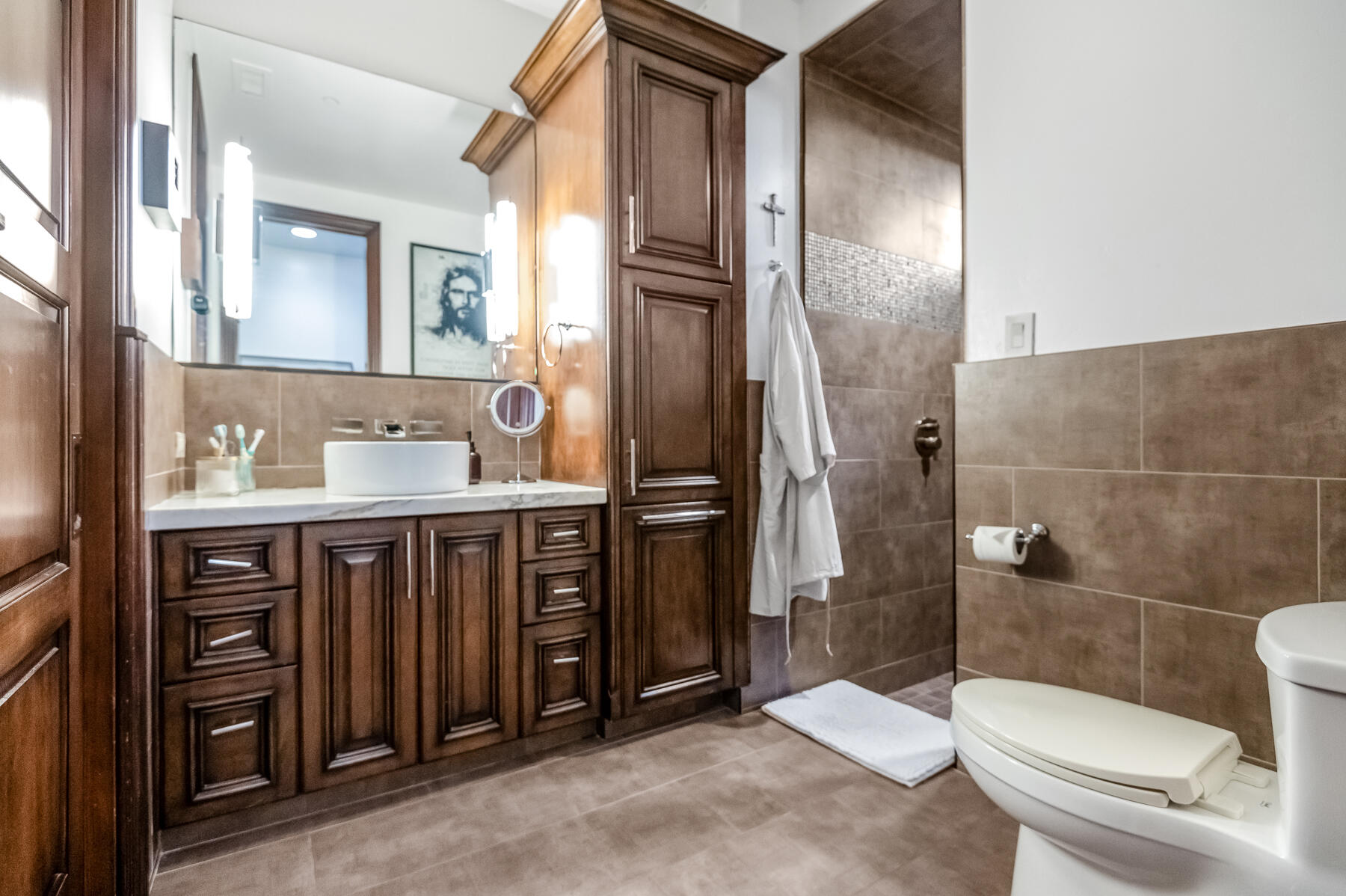 1742 N Pratos St, Visalia, CA 93291