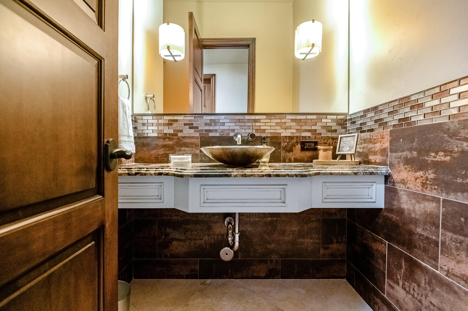 1742 N Pratos St, Visalia, CA 93291