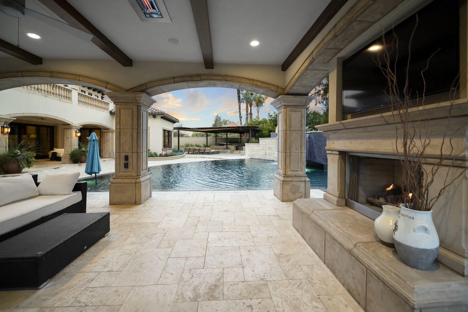 1742 N Pratos St, Visalia, CA 93291