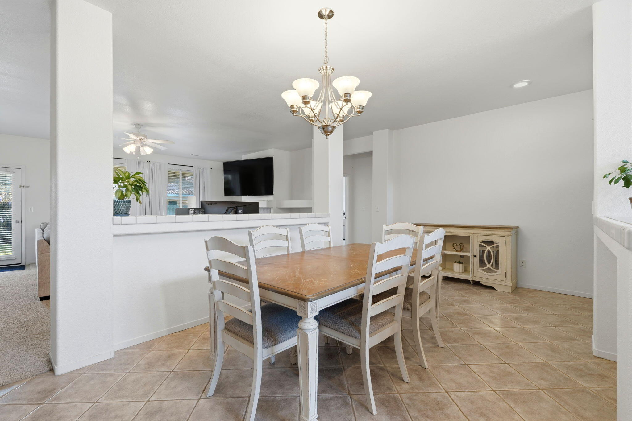 3917 E Stapp Ct, Visalia, CA 93292