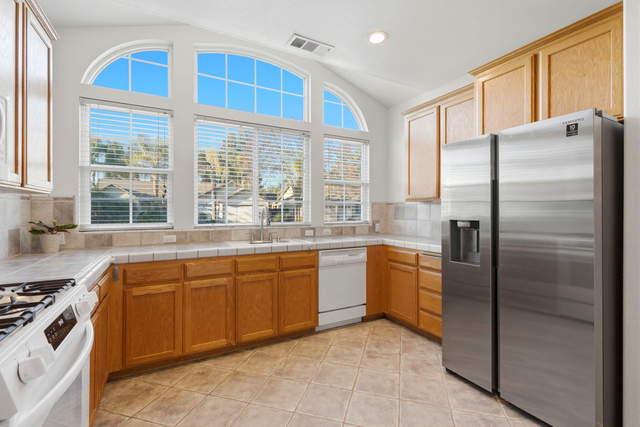 3917 E Stapp Ct, Visalia, CA 93292