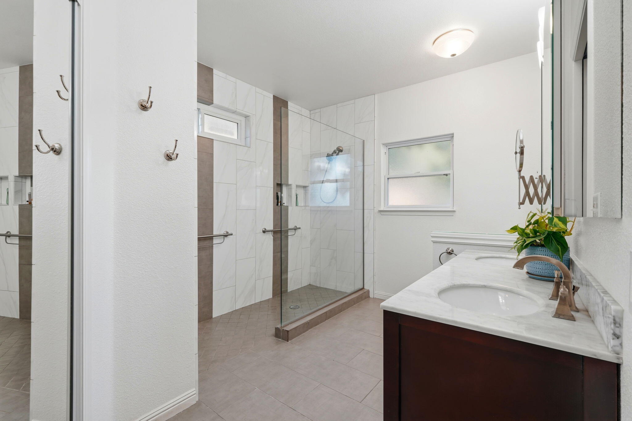 3917 E Stapp Ct, Visalia, CA 93292