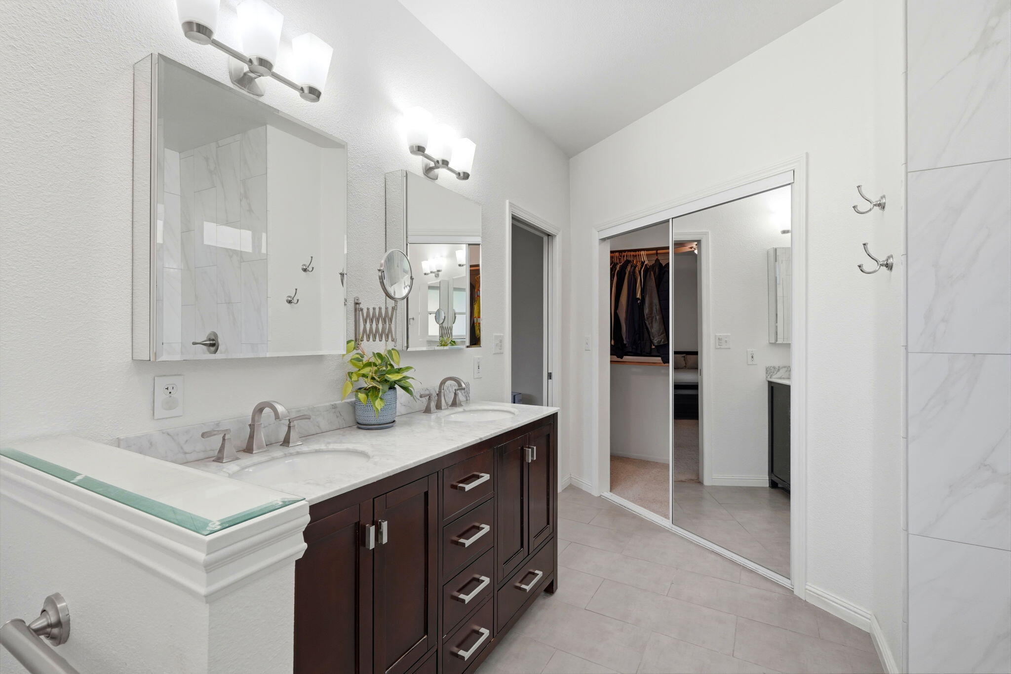 3917 E Stapp Ct, Visalia, CA 93292