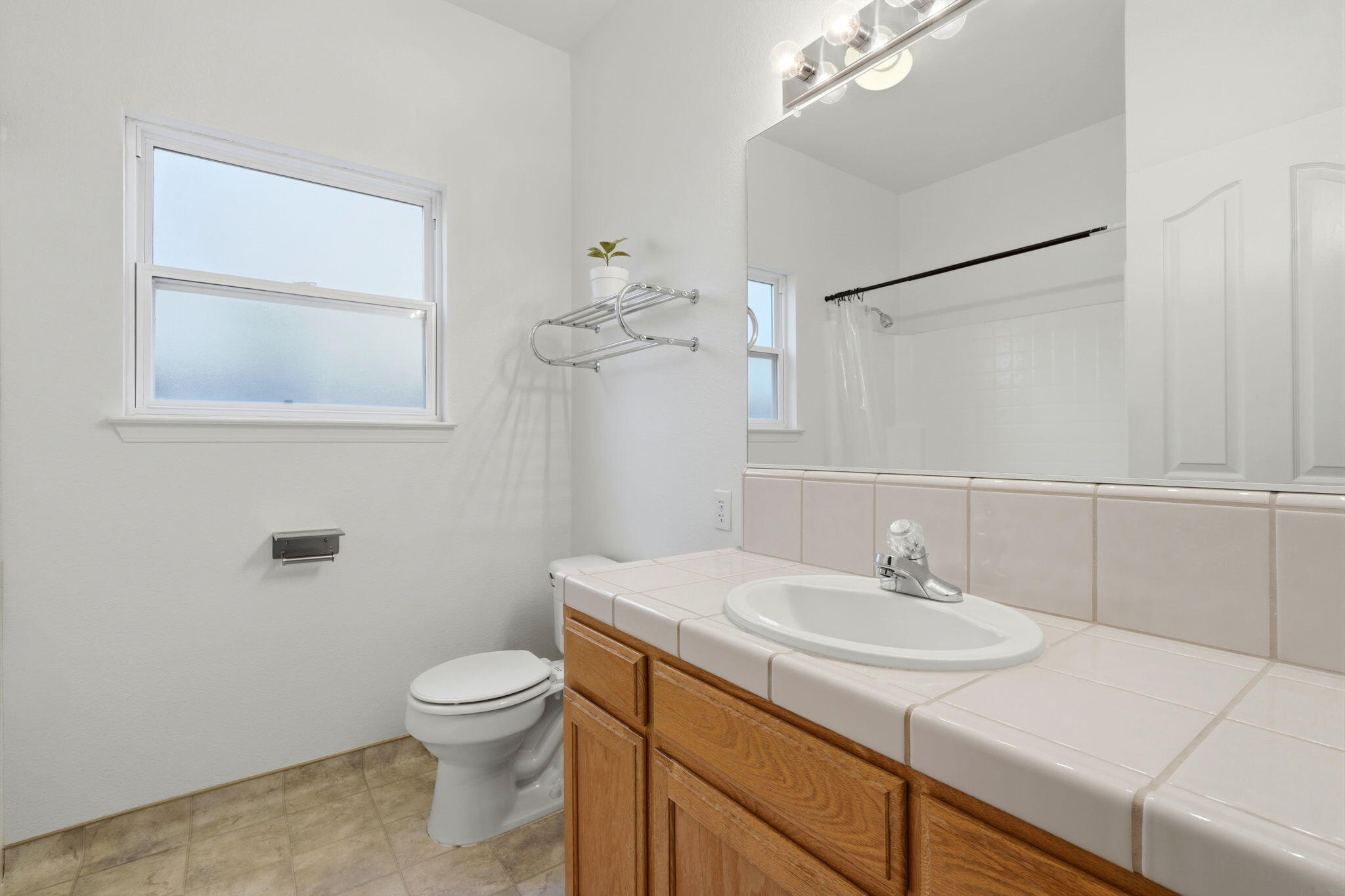 3917 E Stapp Ct, Visalia, CA 93292