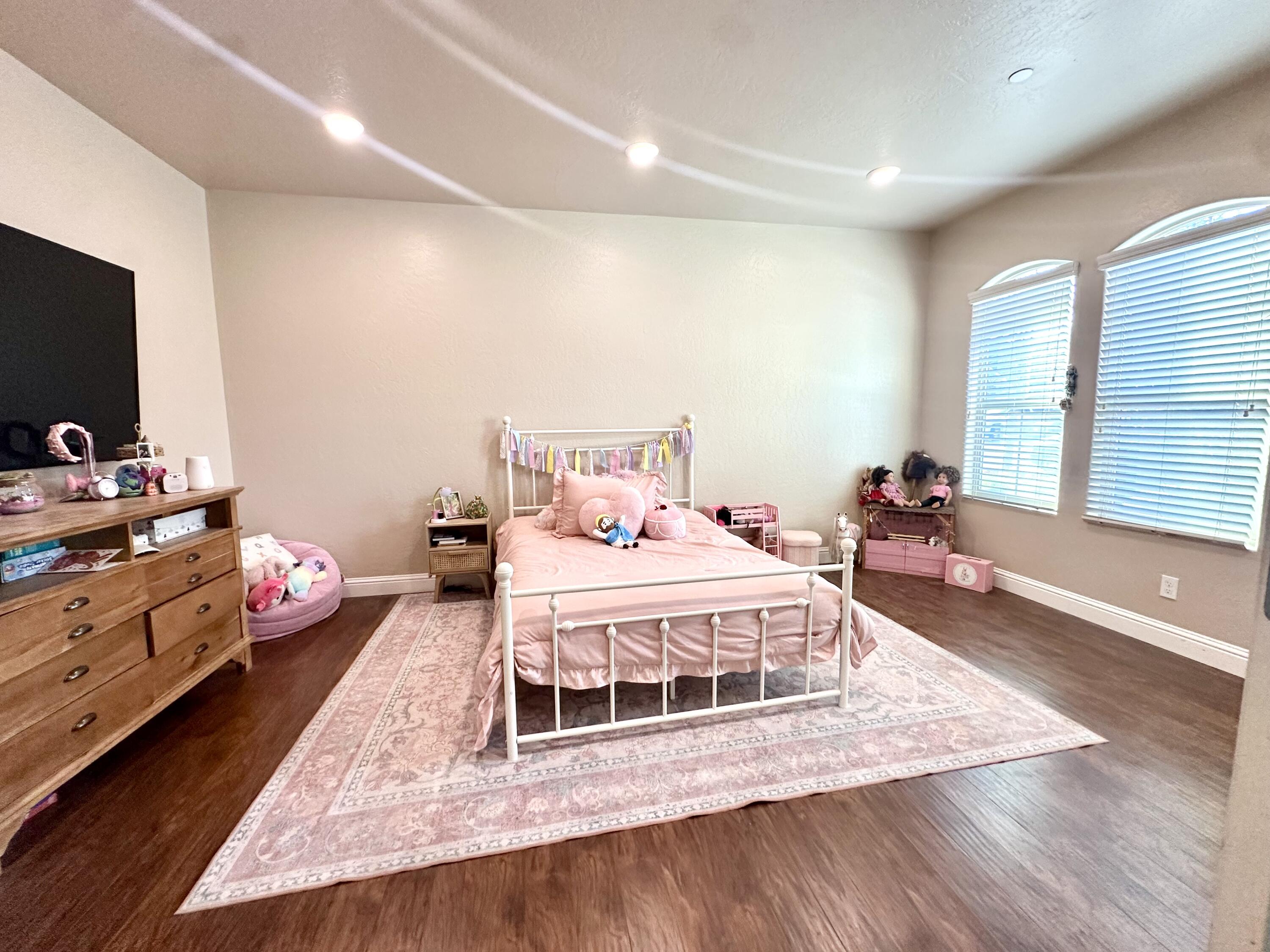 2012 W Crystal Ave, Visalia, CA 93291