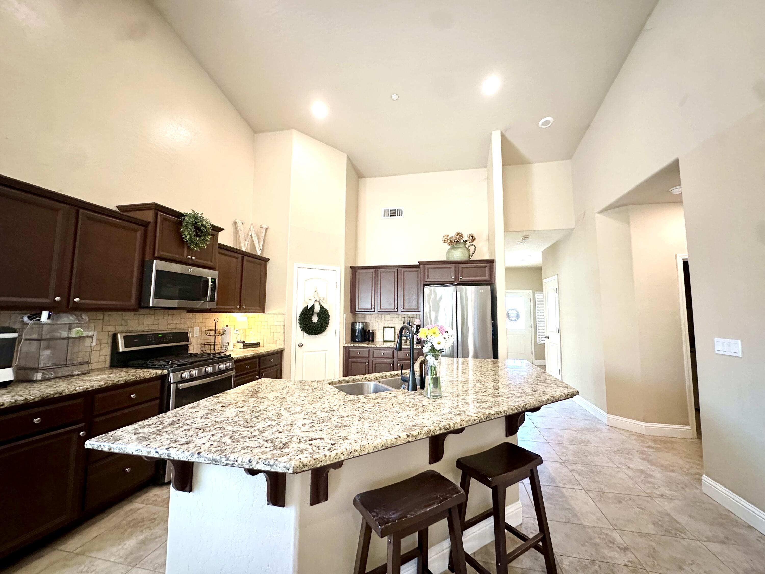 2012 W Crystal Ave, Visalia, CA 93291