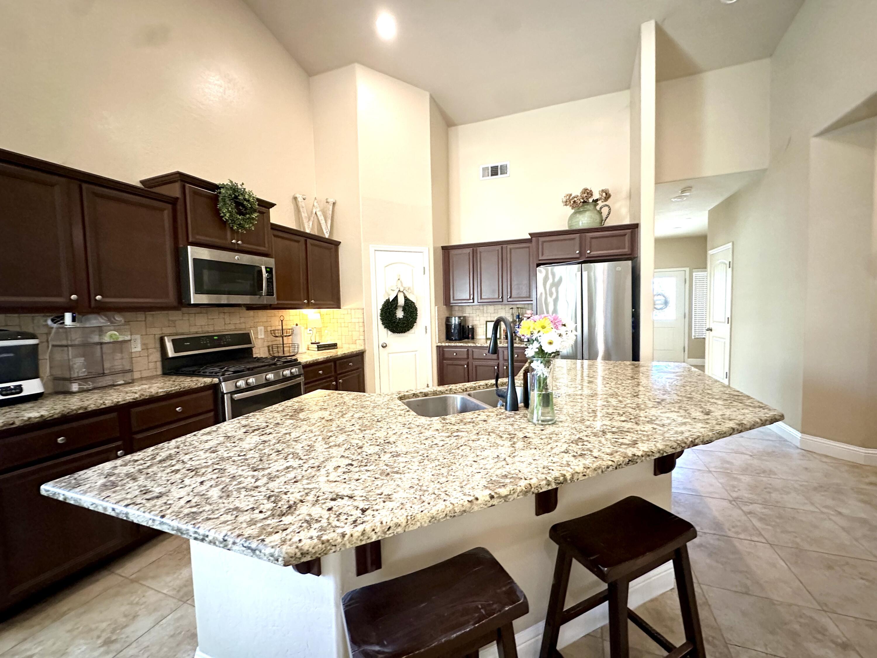 2012 W Crystal Ave, Visalia, CA 93291