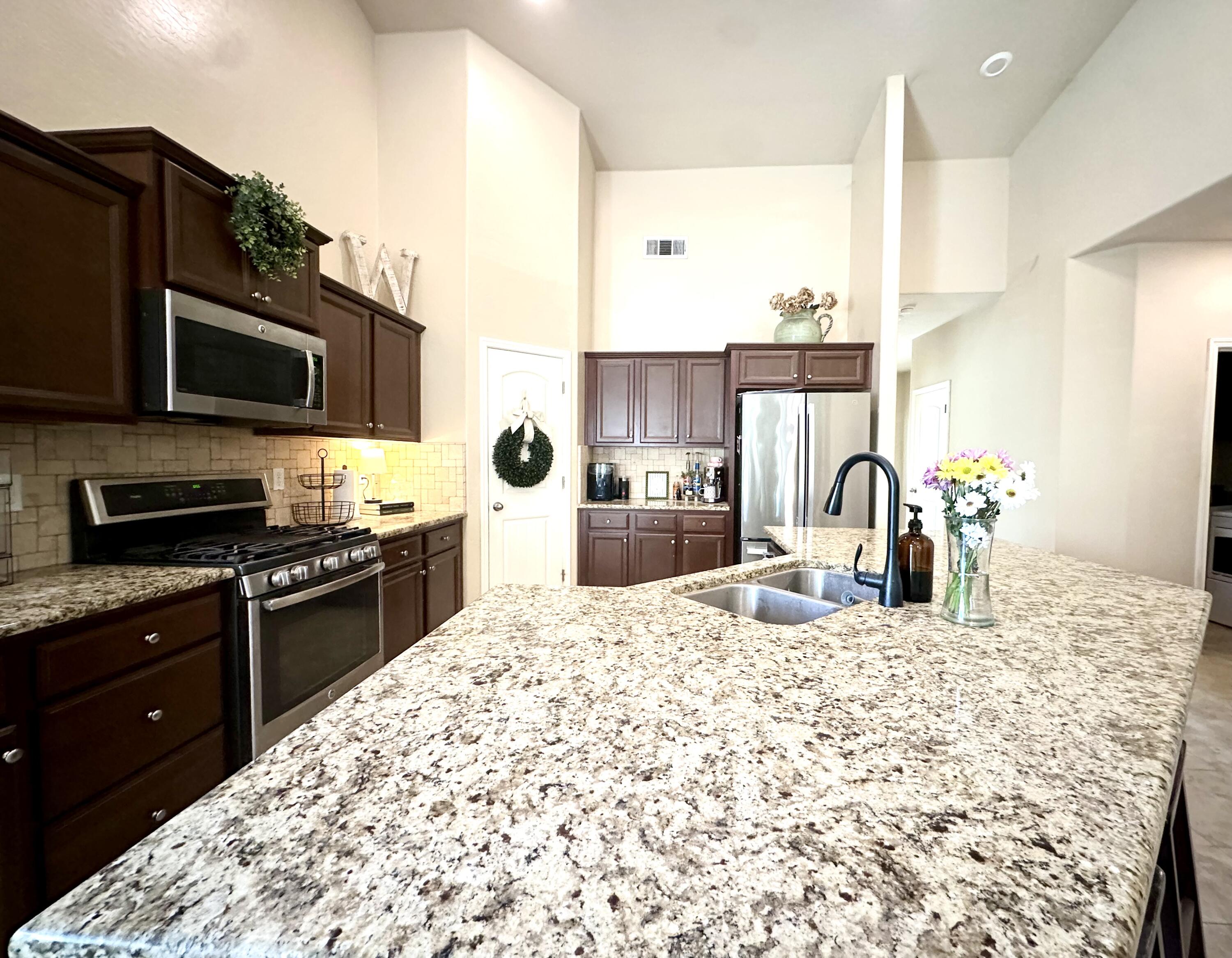 2012 W Crystal Ave, Visalia, CA 93291