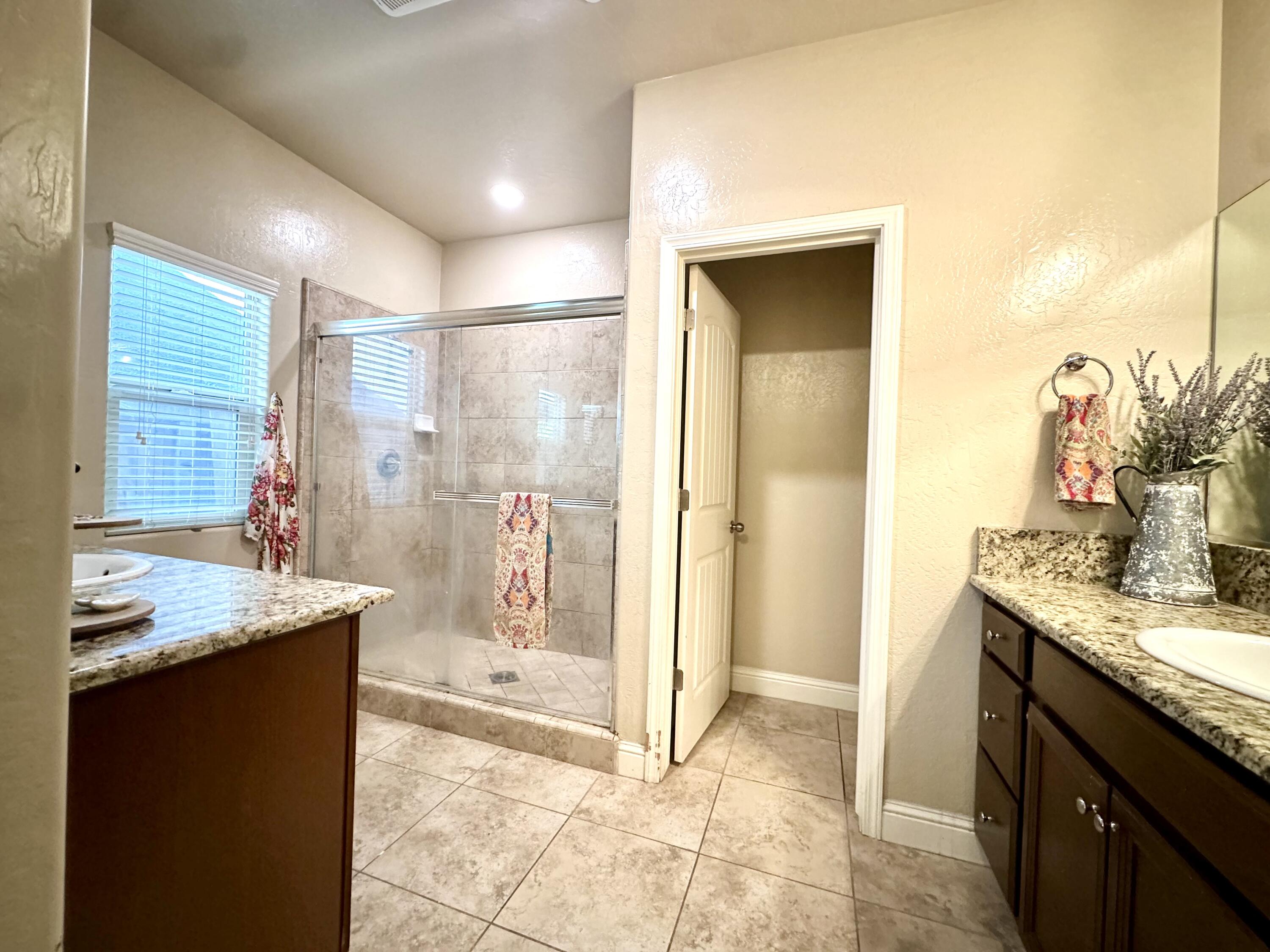 2012 W Crystal Ave, Visalia, CA 93291