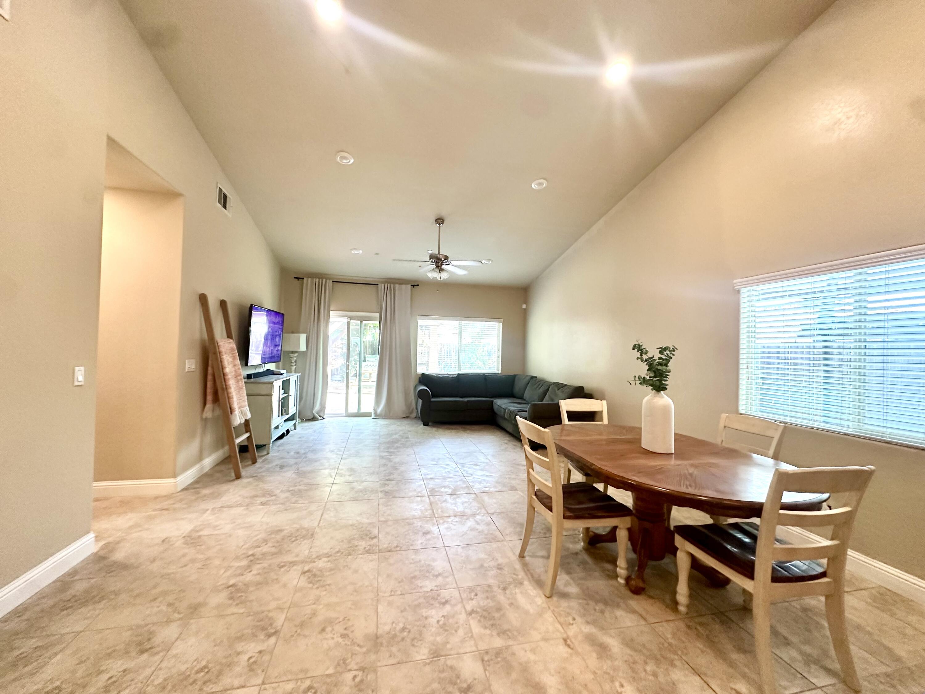 2012 W Crystal Ave, Visalia, CA 93291