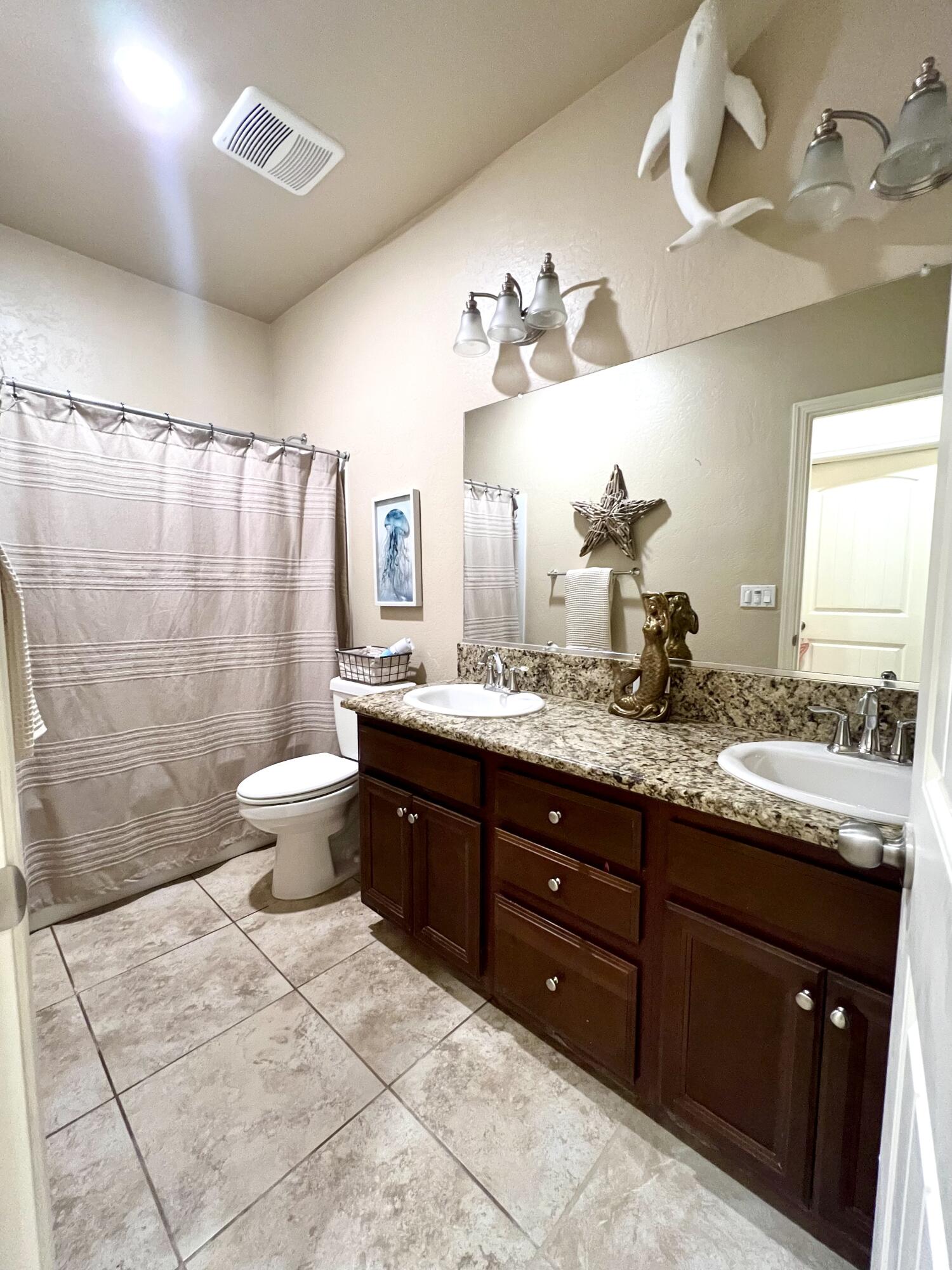 2012 W Crystal Ave, Visalia, CA 93291