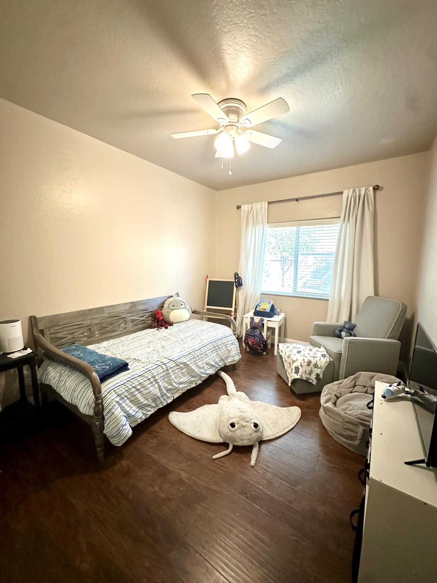 2012 W Crystal Ave, Visalia, CA 93291