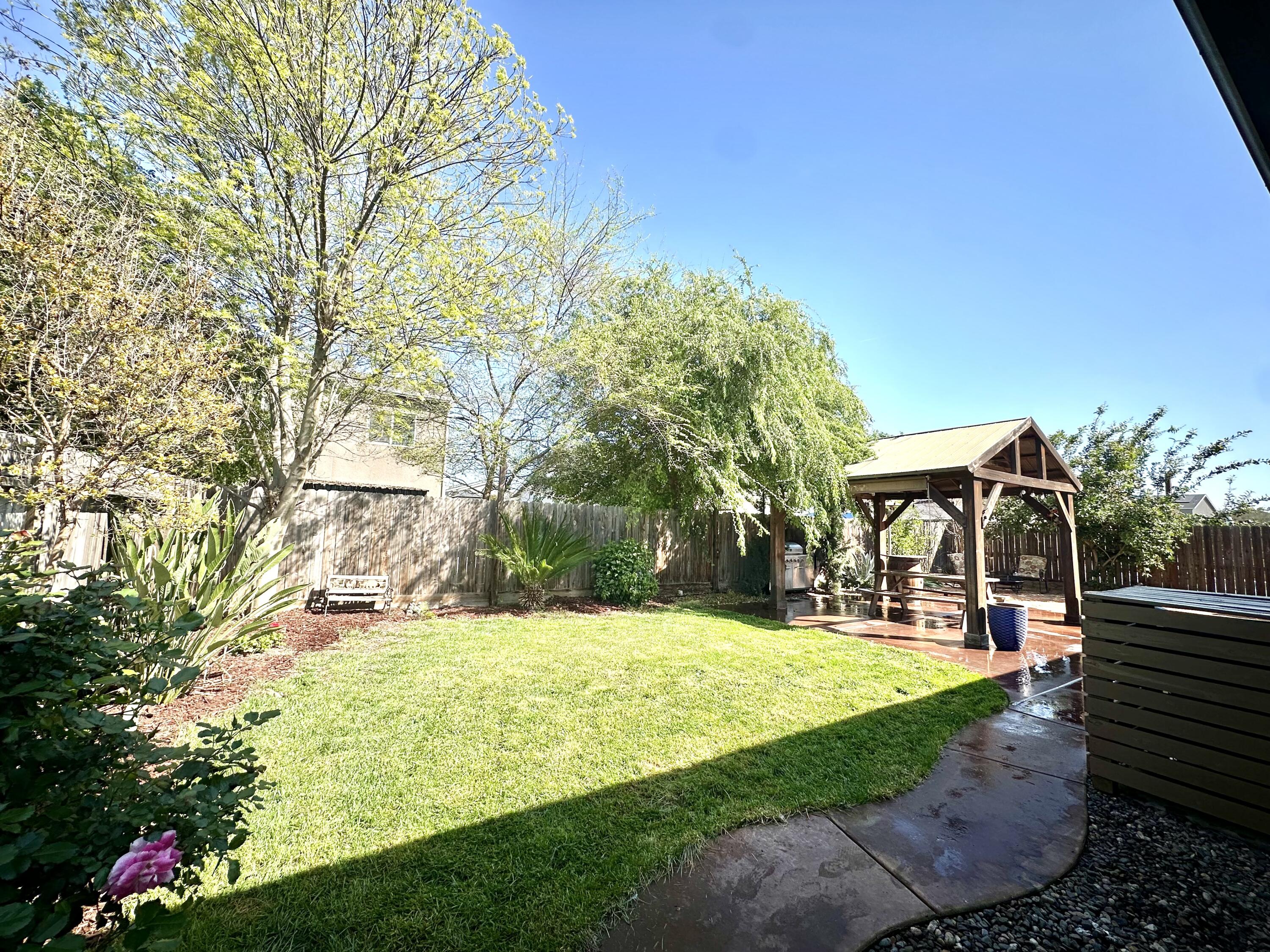 2012 W Crystal Ave, Visalia, CA 93291