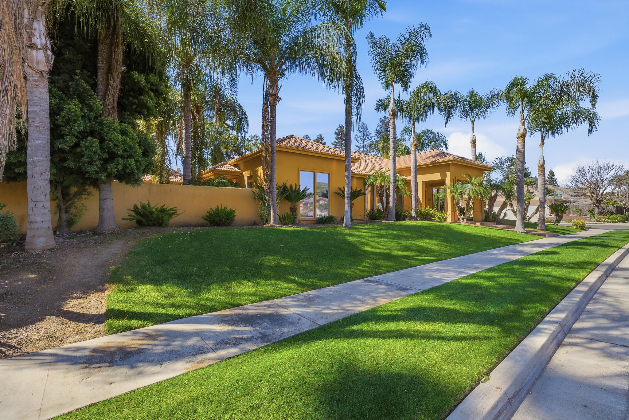 2135 SE Cottonwood Cir, Visalia, CA 93277