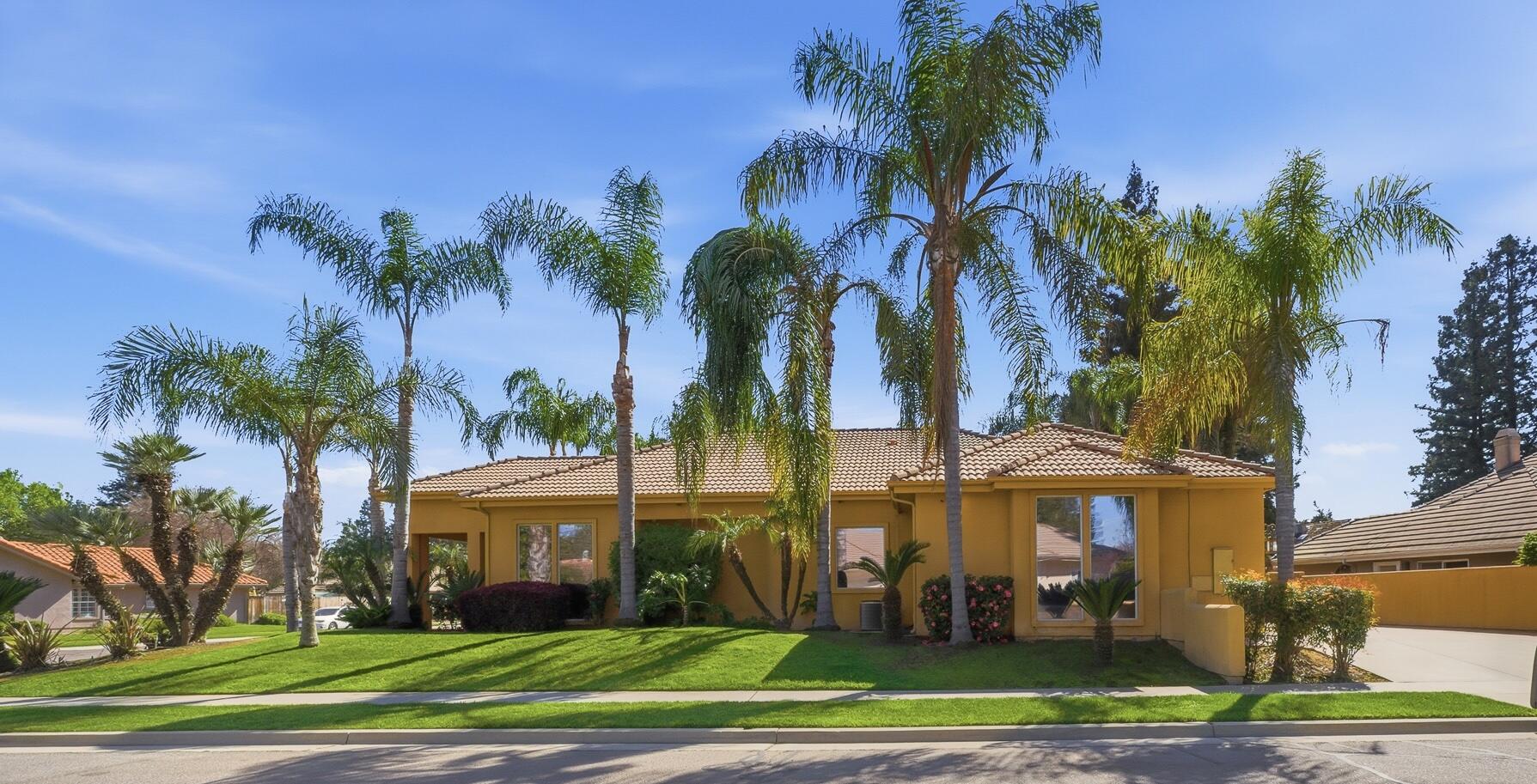 2135 SE Cottonwood Cir, Visalia, CA 93277