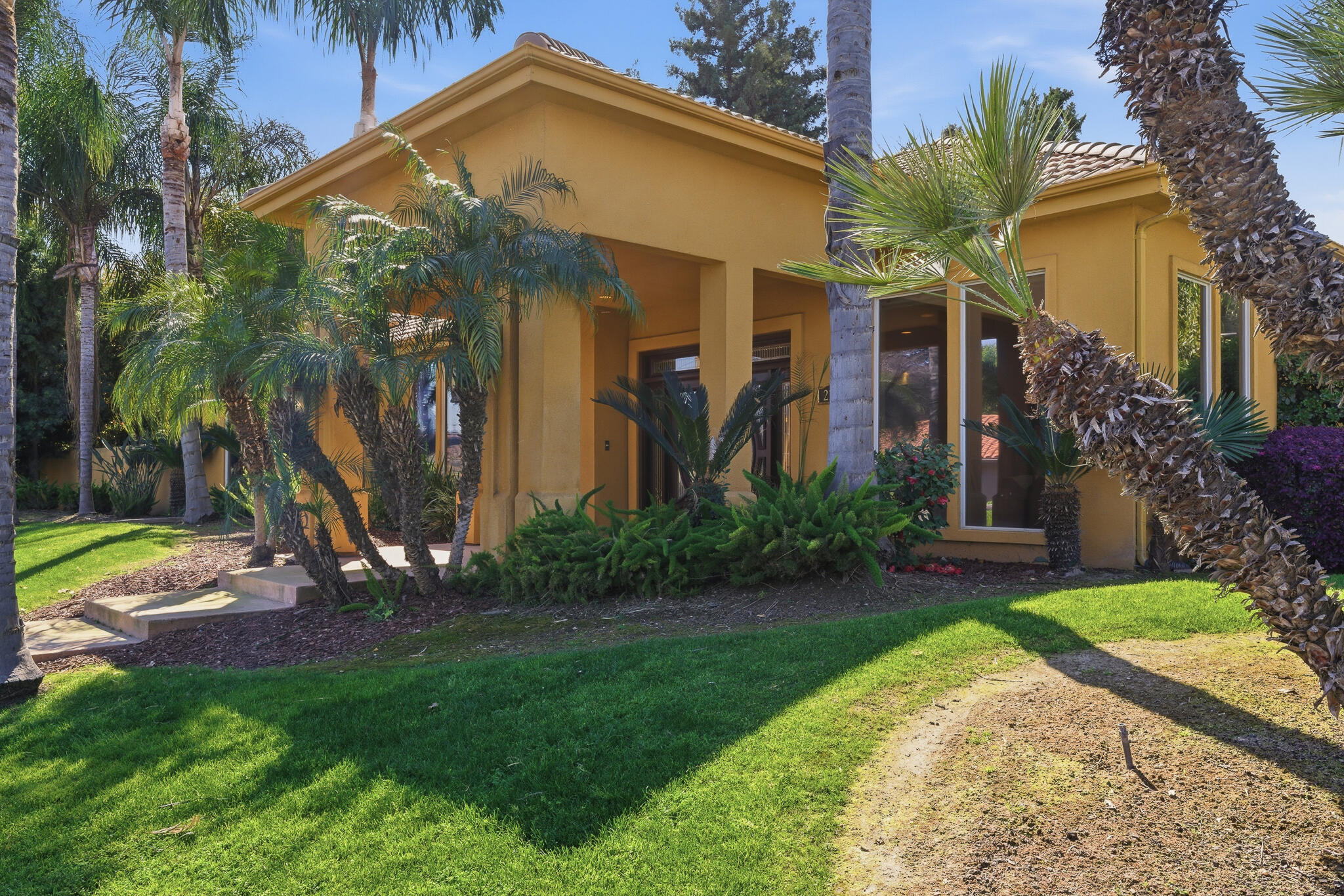 2135 SE Cottonwood Cir, Visalia, CA 93277